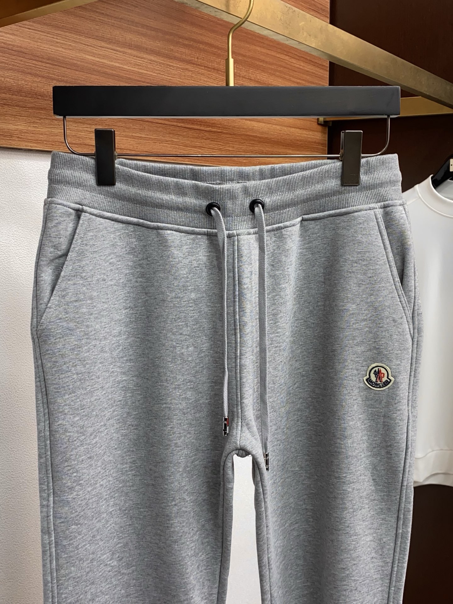 蒙口 25SS新款针织棉布抽绳加绒卫裤，男士经典红蓝标识刺绣运动休闲长裤！贸易公司渠道稀出，领先官网发售