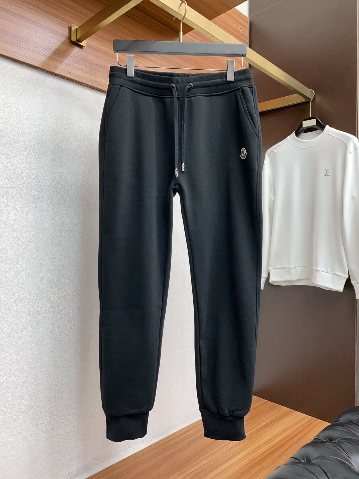 蒙口 25SS新款针织棉布抽绳加绒卫裤，男士经典红蓝标识刺绣运动休闲长裤！贸易公司渠道稀出，领先官网发售