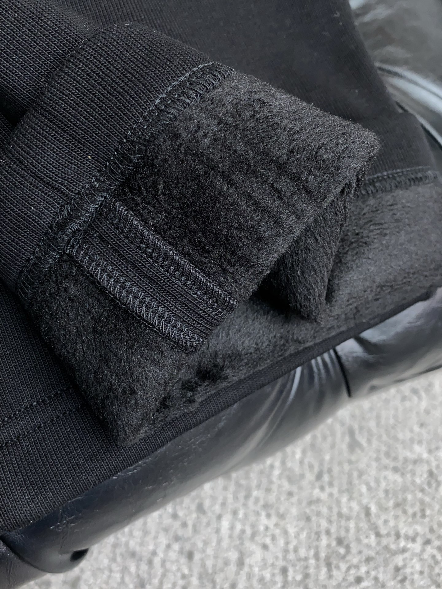 古奇 2025SS早秋冬新品 加厚复合加绒面料男士商务运动休闲裤 每季必出的类型，无需质疑的热卖王牌单品