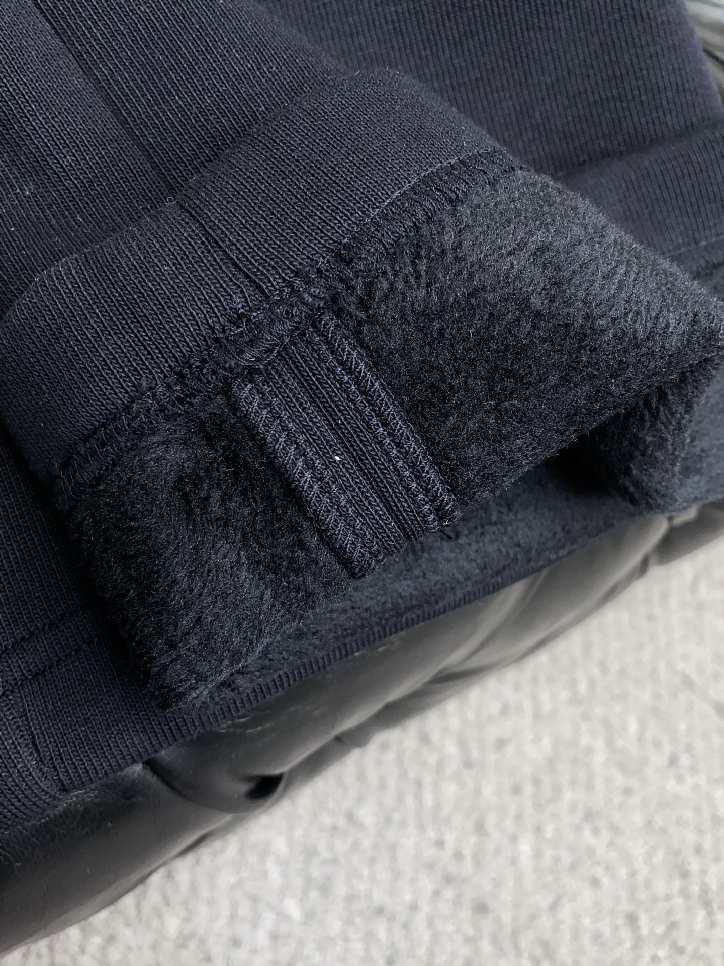 古奇 2025SS早秋冬新品 加厚复合加绒面料男士商务运动休闲裤 每季必出的类型，无需质疑的热卖王牌单品