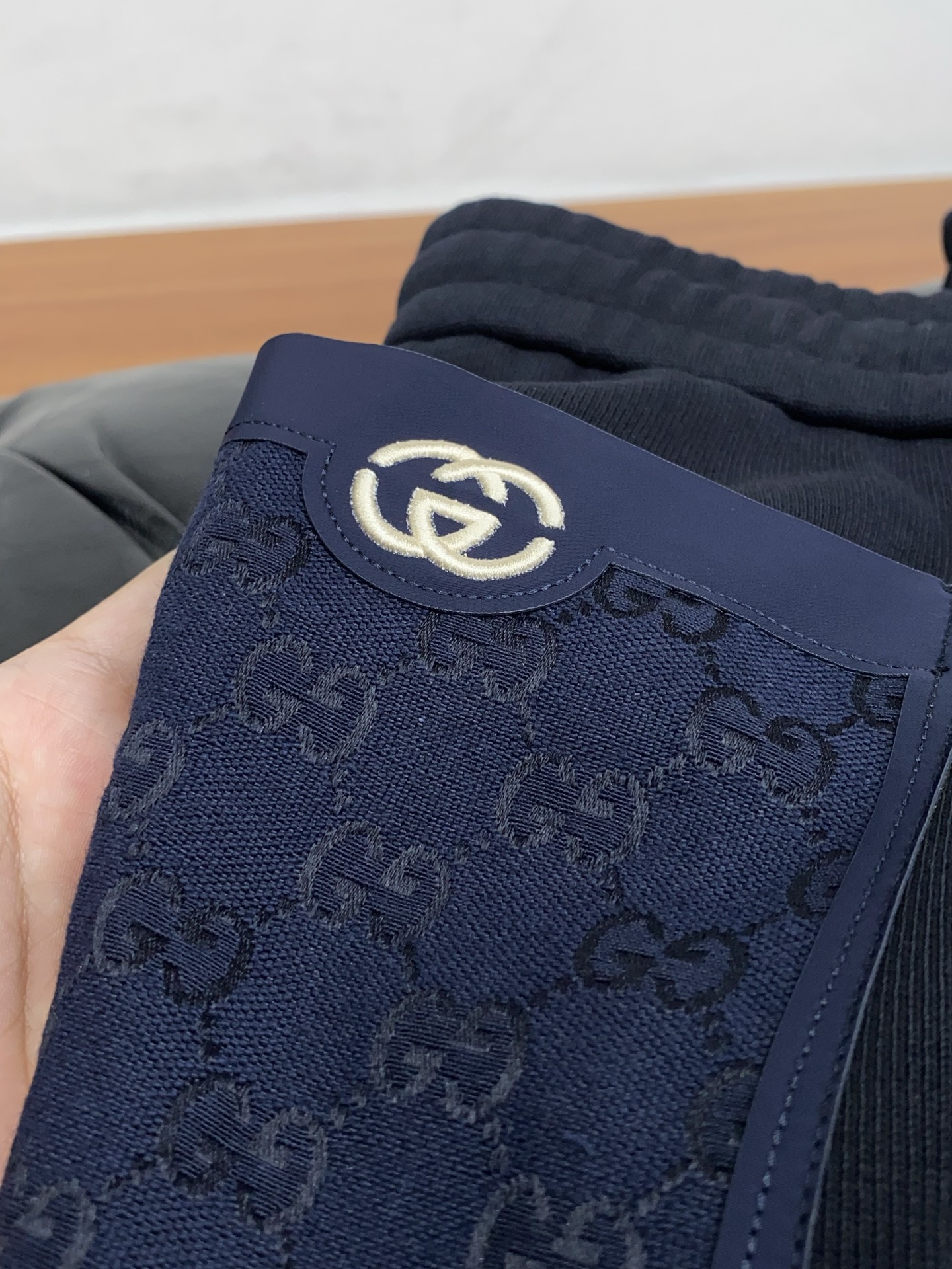 古奇 2025SS早秋冬新品 加厚复合加绒面料男士商务运动休闲裤 每季必出的类型，无需质疑的热卖王牌单品