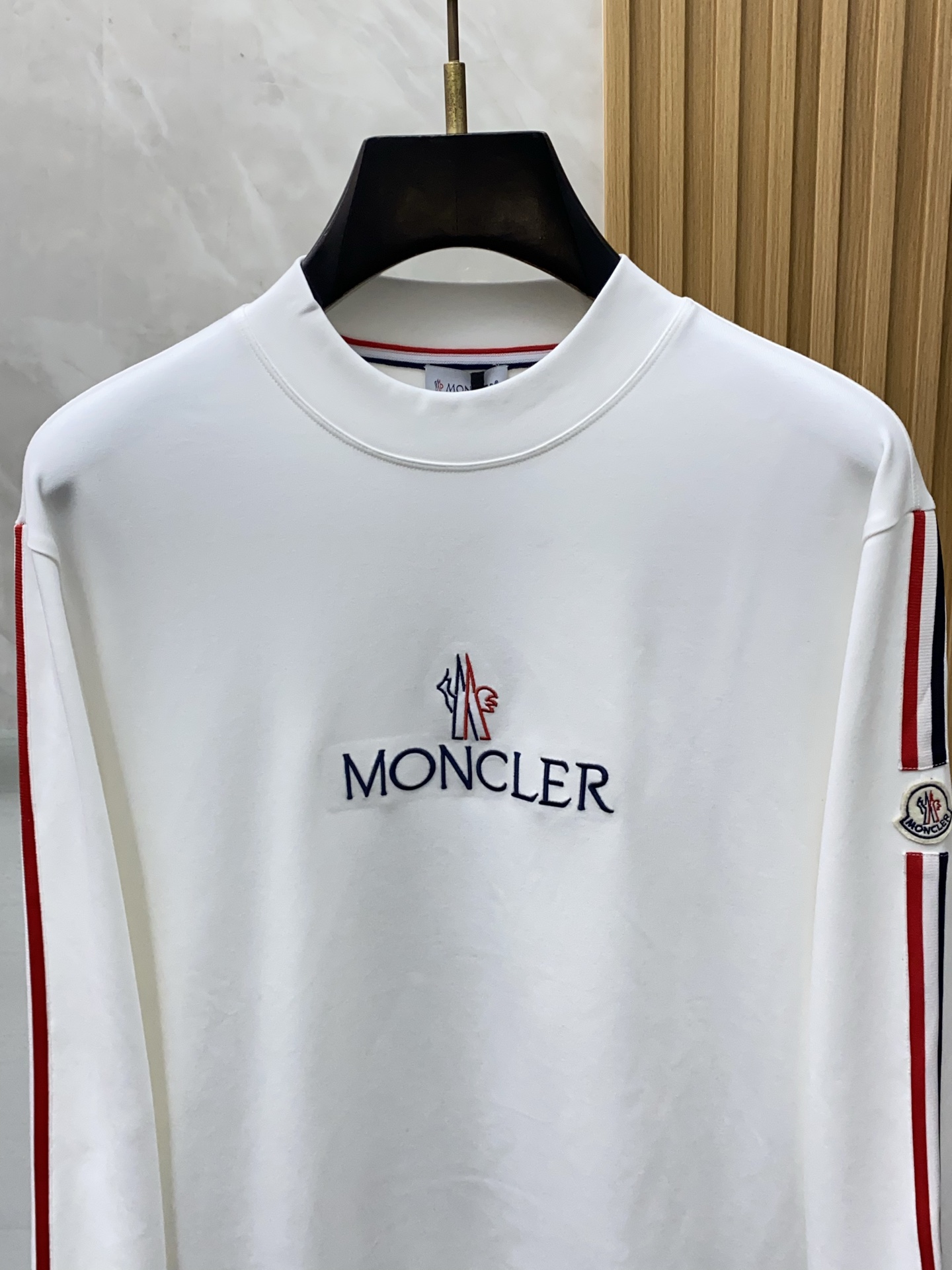 蒙口 2025 秋冬AW新品，时尚休闲打底加厚长袖卫衣专柜同步有售，进口加厚莫戴尔长绒棉拉绒面料，工艺极