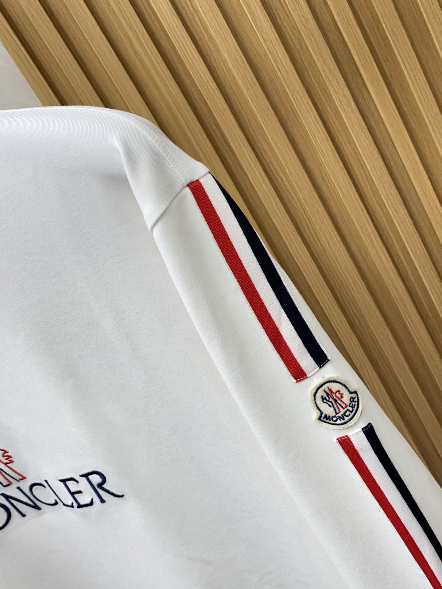 蒙口 2025 秋冬AW新品，时尚休闲打底加厚长袖卫衣专柜同步有售，进口加厚莫戴尔长绒棉拉绒面料，工艺极