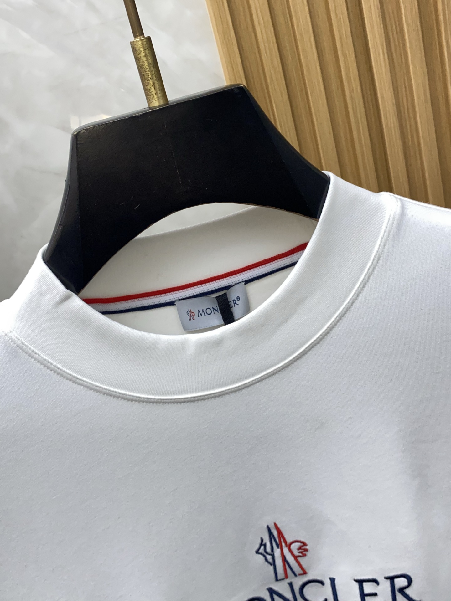 蒙口 2025 秋冬AW新品，时尚休闲打底加厚长袖卫衣专柜同步有售，进口加厚莫戴尔长绒棉拉绒面料，工艺极