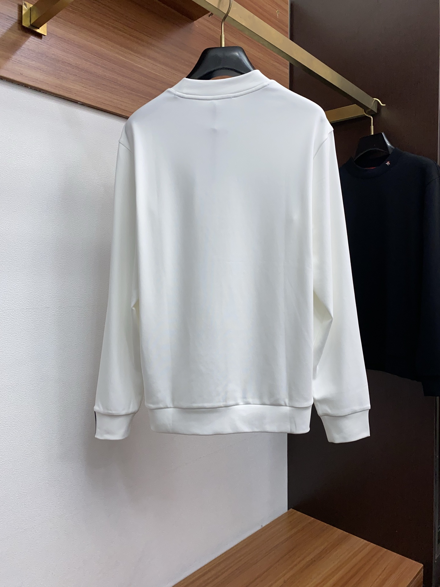 蒙口 2025 秋冬AW新品，时尚休闲打底加厚长袖卫衣专柜同步有售，进口加厚莫戴尔长绒棉拉绒面料，工艺极