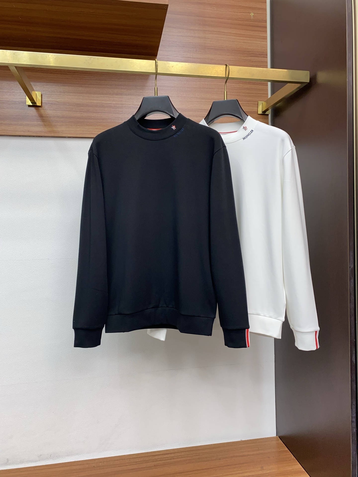 蒙口 2025 秋冬AW新品，时尚休闲打底加厚长袖卫衣专柜同步有售，进口加厚莫戴尔长绒棉拉绒面料，工艺极