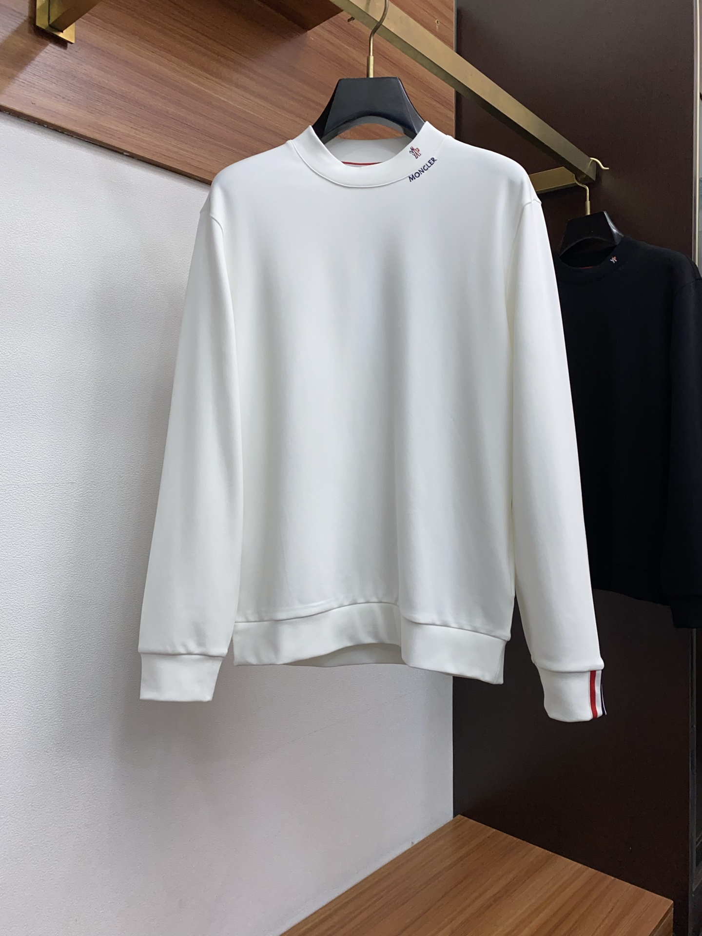 蒙口 2025 秋冬AW新品，时尚休闲打底加厚长袖卫衣专柜同步有售，进口加厚莫戴尔长绒棉拉绒面料，工艺极