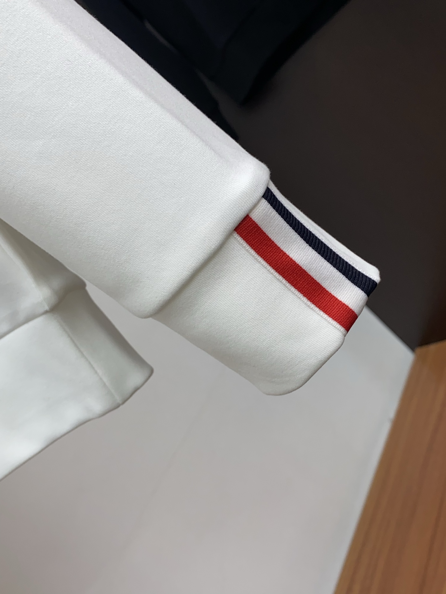 蒙口 2025 秋冬AW新品，时尚休闲打底加厚长袖卫衣专柜同步有售，进口加厚莫戴尔长绒棉拉绒面料，工艺极