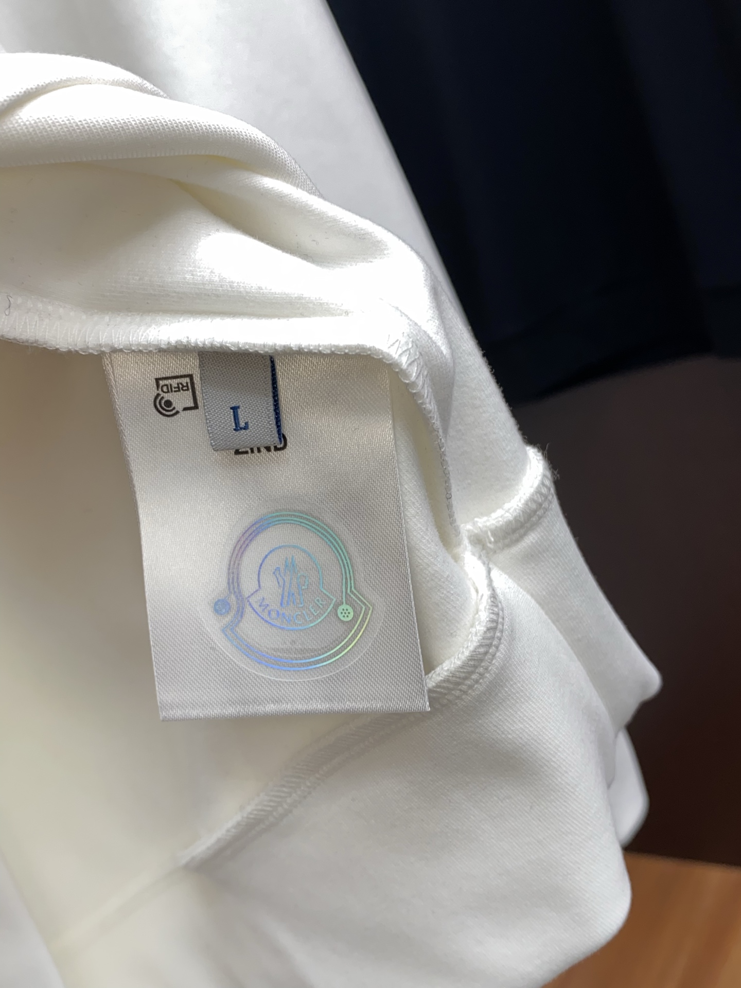 蒙口 2025 秋冬AW新品，时尚休闲打底加厚长袖卫衣专柜同步有售，进口加厚莫戴尔长绒棉拉绒面料，工艺极