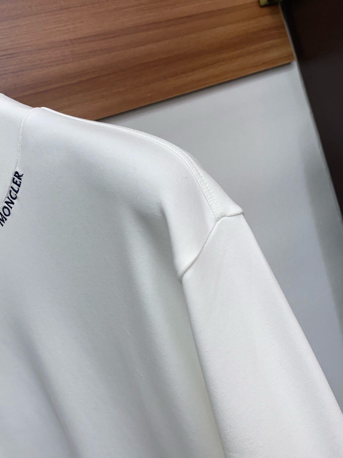 蒙口 2025 秋冬AW新品，时尚休闲打底加厚长袖卫衣专柜同步有售，进口加厚莫戴尔长绒棉拉绒面料，工艺极