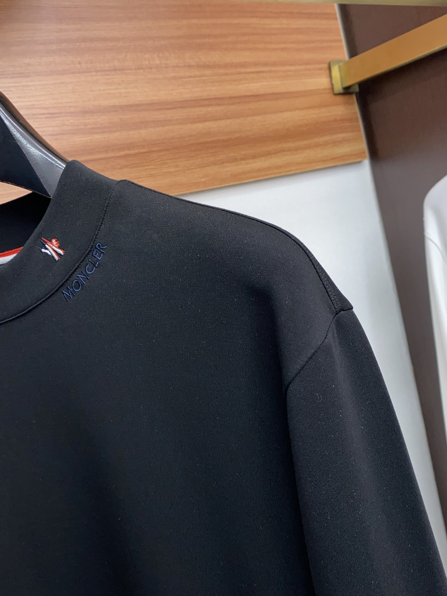 蒙口 2025 秋冬AW新品，时尚休闲打底加厚长袖卫衣专柜同步有售，进口加厚莫戴尔长绒棉拉绒面料，工艺极