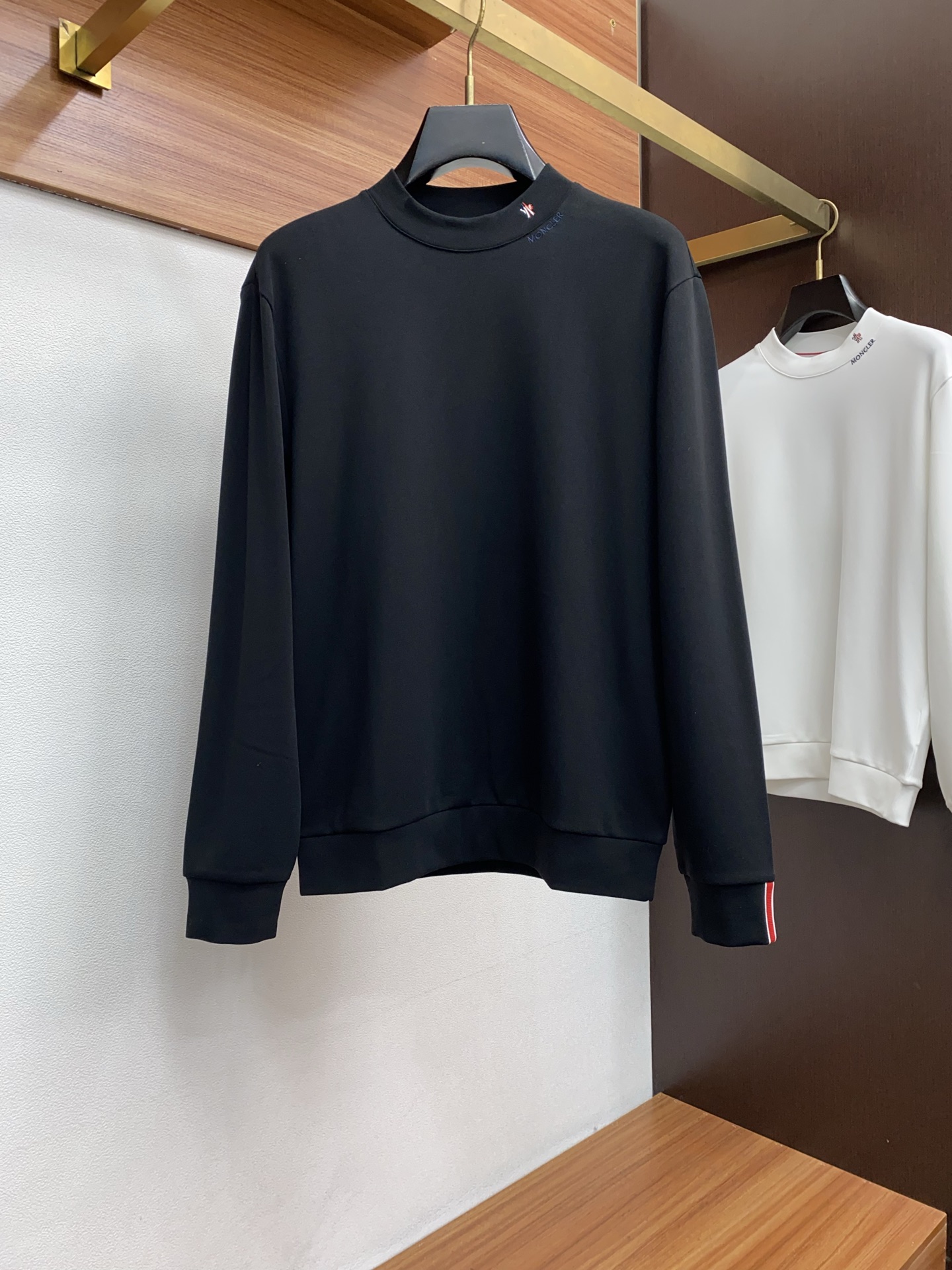 蒙口 2025 秋冬AW新品，时尚休闲打底加厚长袖卫衣专柜同步有售，进口加厚莫戴尔长绒棉拉绒面料，工艺极