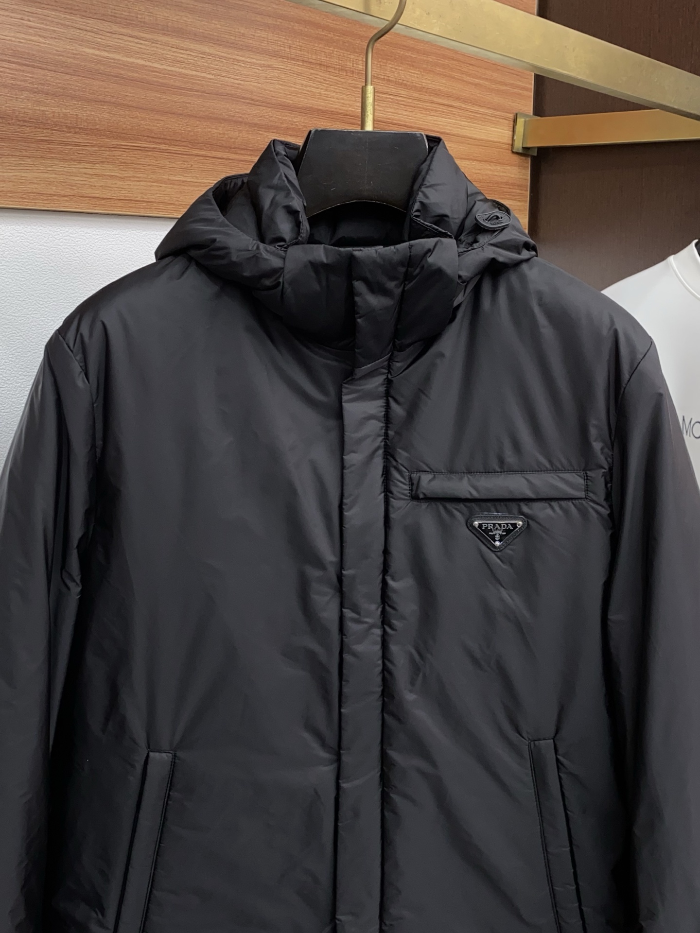 普拉达 25秋冬男士时尚羽绒服 轻奢时尚休闲风格，轻盈保暖柔软！低调系列时尚百搭，就是有型！香港贸易订单