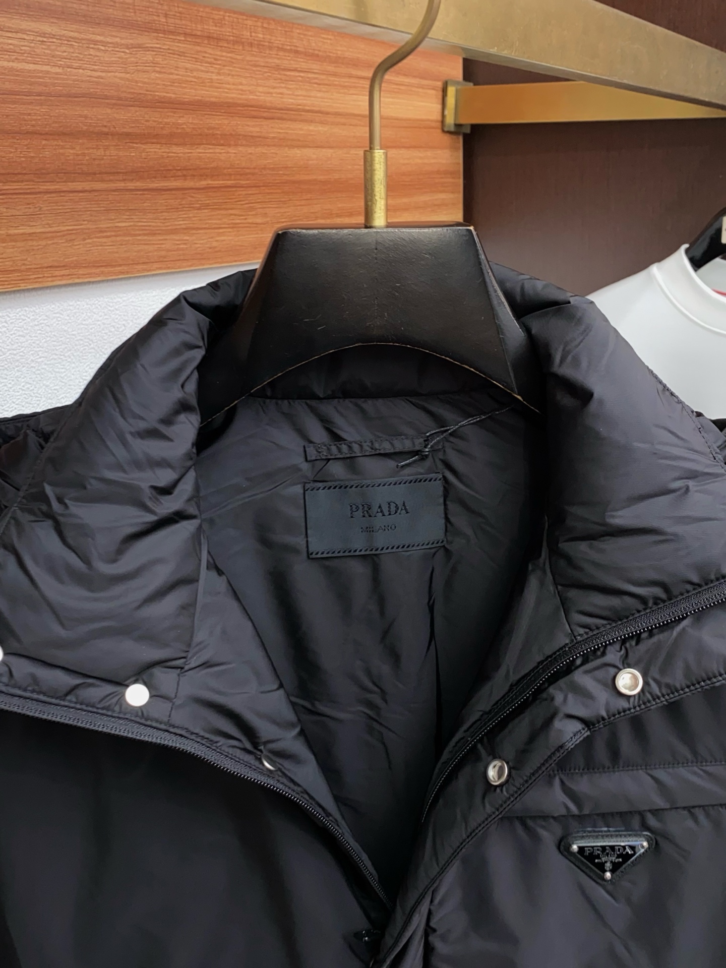 普拉达 25秋冬男士时尚羽绒服 轻奢时尚休闲风格，轻盈保暖柔软！低调系列时尚百搭，就是有型！香港贸易订单