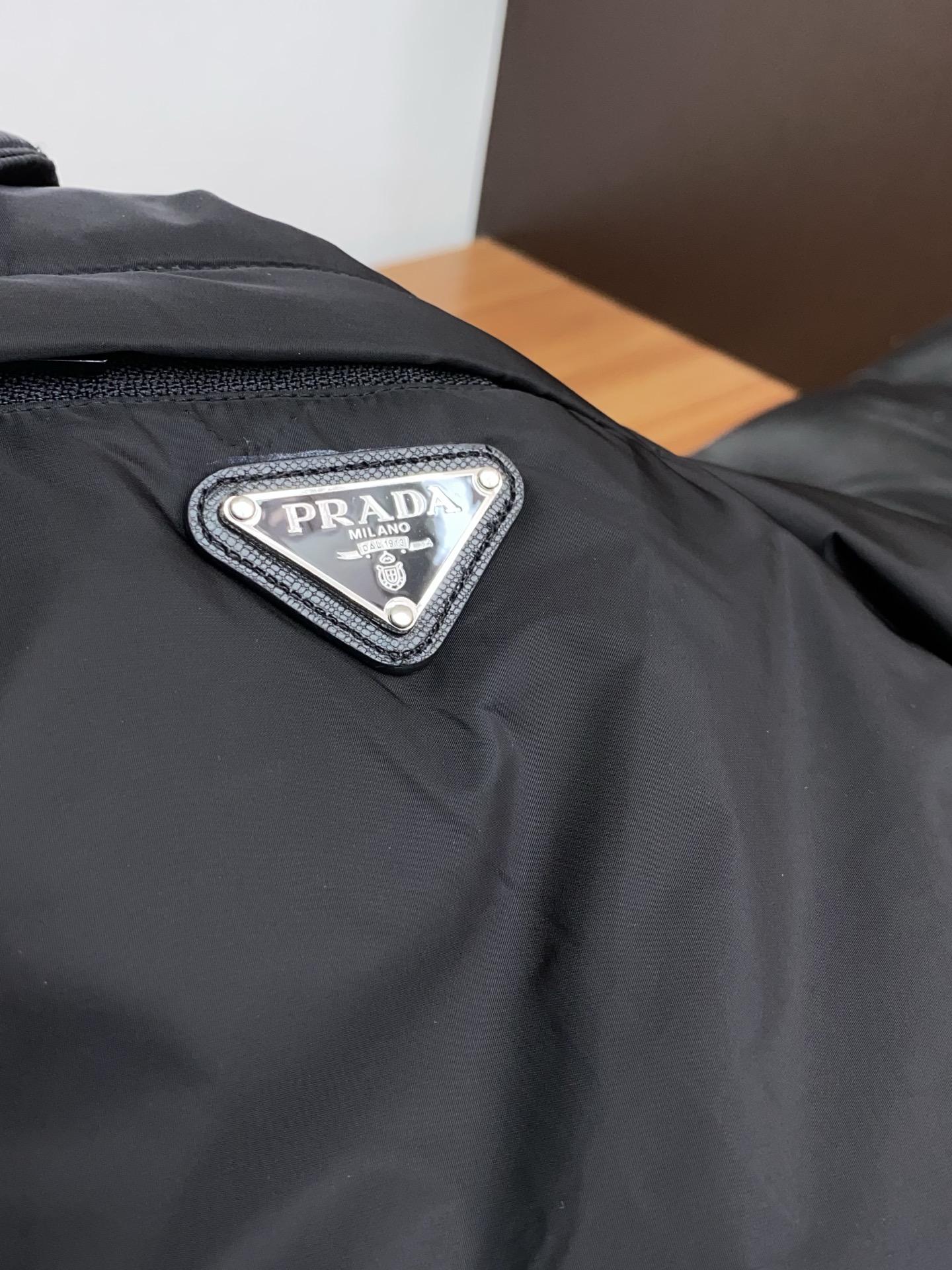 普拉达 25秋冬男士时尚羽绒服 轻奢时尚休闲风格，轻盈保暖柔软！低调系列时尚百搭，就是有型！香港贸易订单