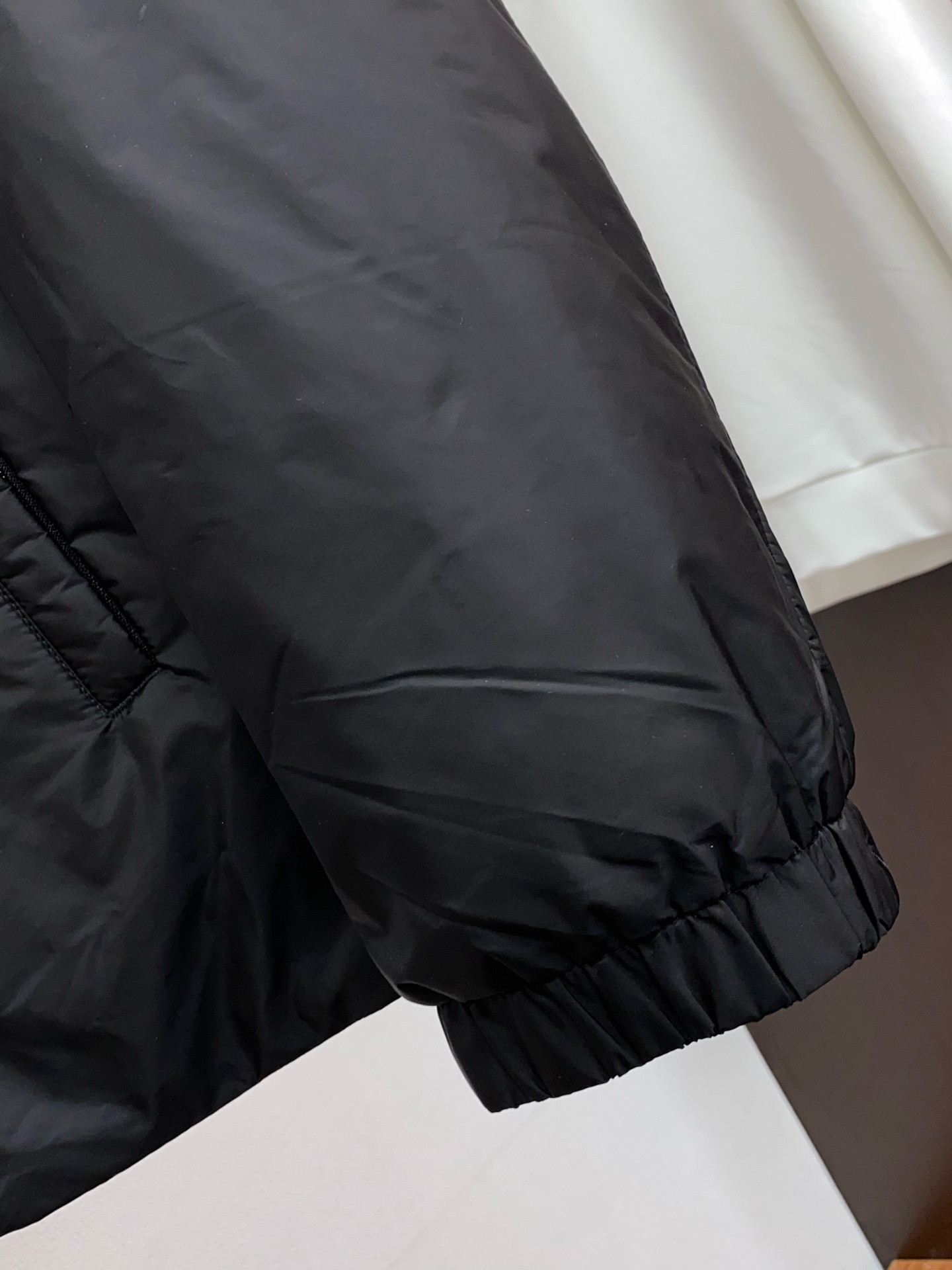 普拉达 25秋冬男士时尚羽绒服 轻奢时尚休闲风格，轻盈保暖柔软！低调系列时尚百搭，就是有型！香港贸易订单