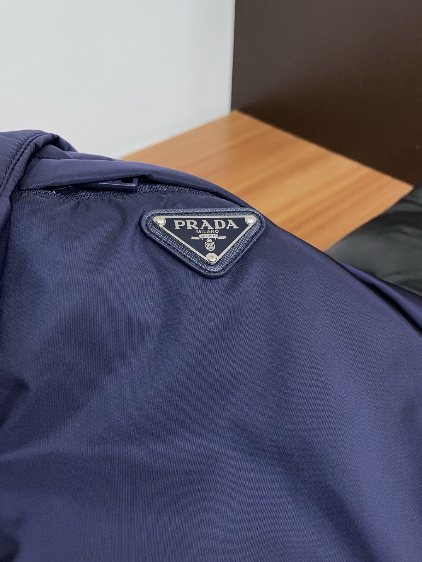 普拉达 25秋冬男士时尚羽绒服 轻奢时尚休闲风格，轻盈保暖柔软！低调系列时尚百搭，就是有型！香港贸易订单