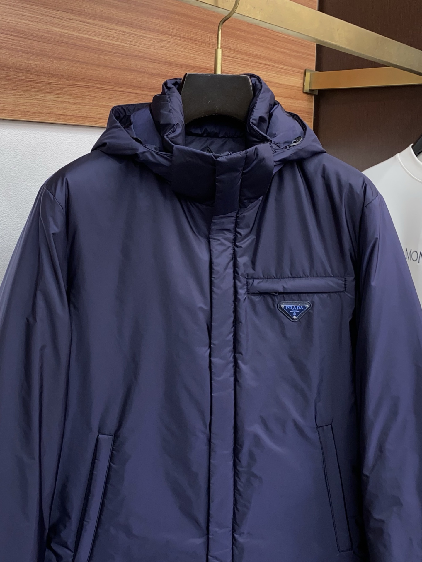 普拉达 25秋冬男士时尚羽绒服 轻奢时尚休闲风格，轻盈保暖柔软！低调系列时尚百搭，就是有型！香港贸易订单