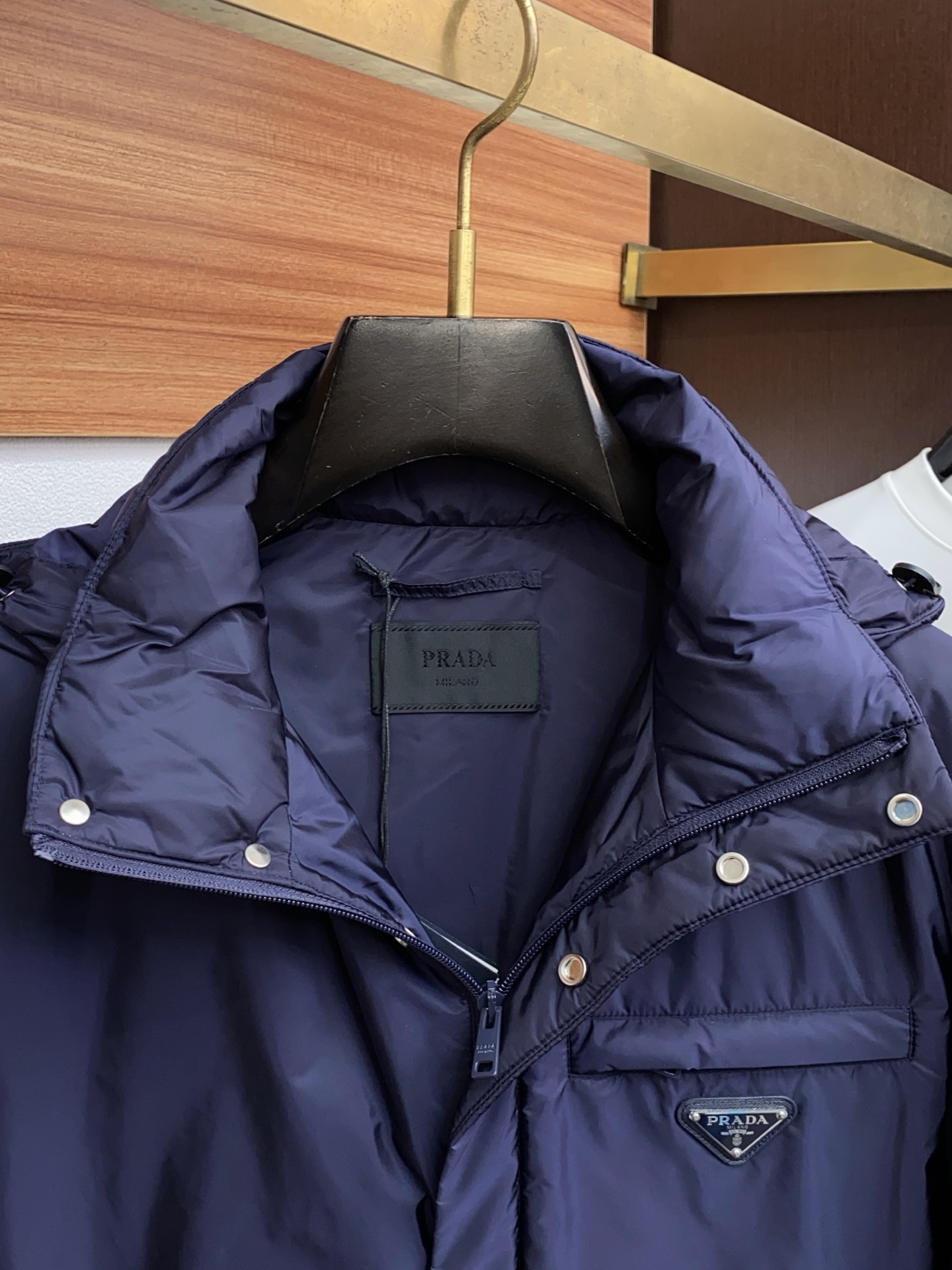 普拉达 25秋冬男士时尚羽绒服 轻奢时尚休闲风格，轻盈保暖柔软！低调系列时尚百搭，就是有型！香港贸易订单