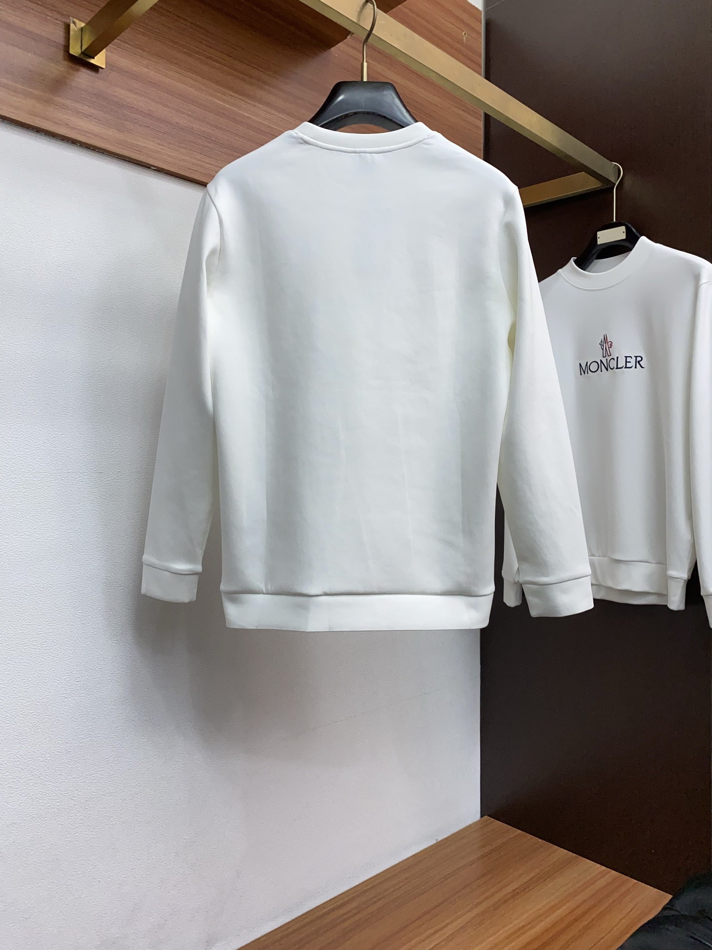 巴宝莉 男士高端简约圆领加厚空气棉长袖卫衣 ，香港洋行渠道货，纯正血统品质，25年秋冬 新款，经典王牌系