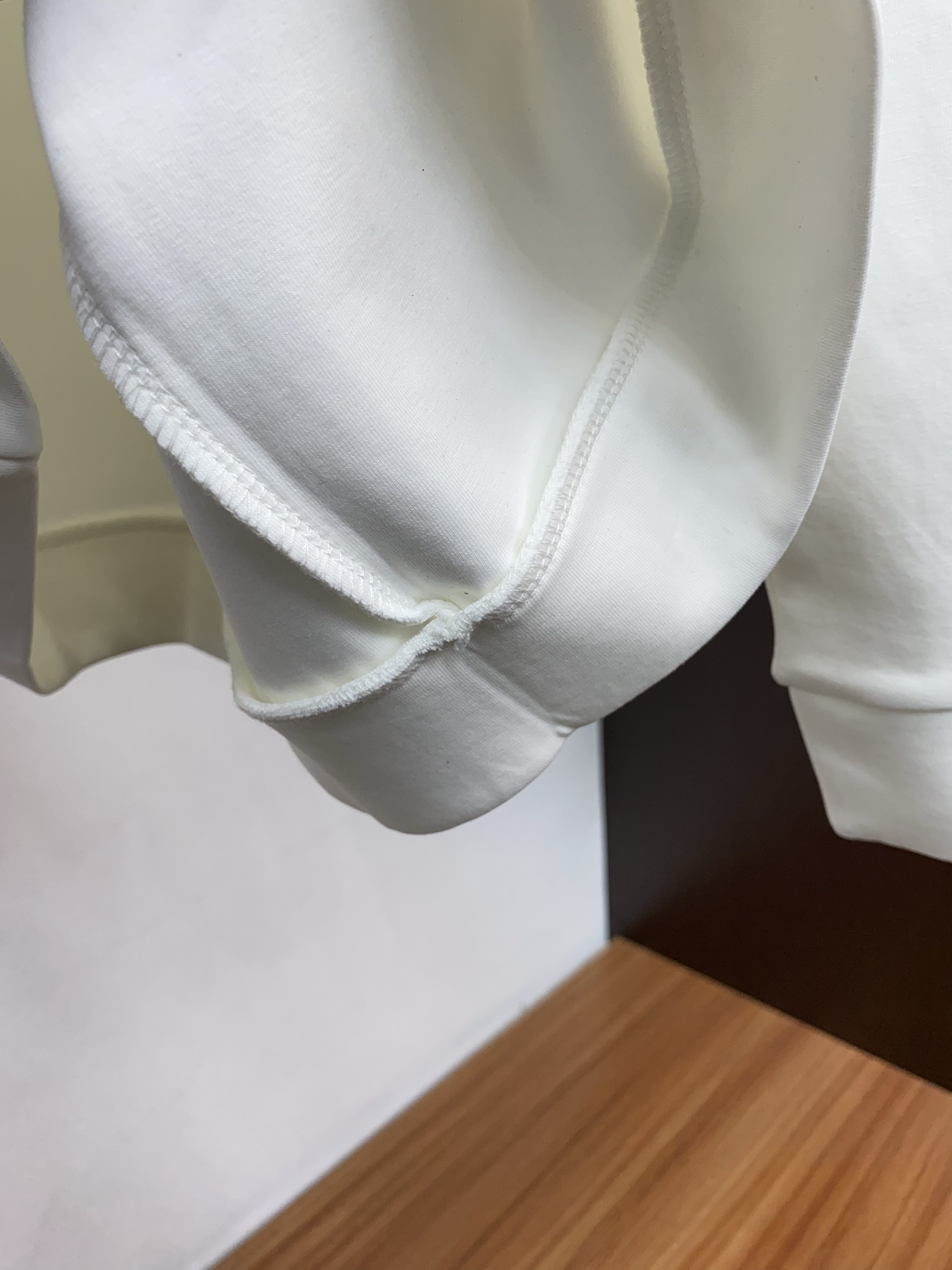 巴宝莉 男士高端简约圆领加厚空气棉长袖卫衣 ，香港洋行渠道货，纯正血统品质，25年秋冬 新款，经典王牌系