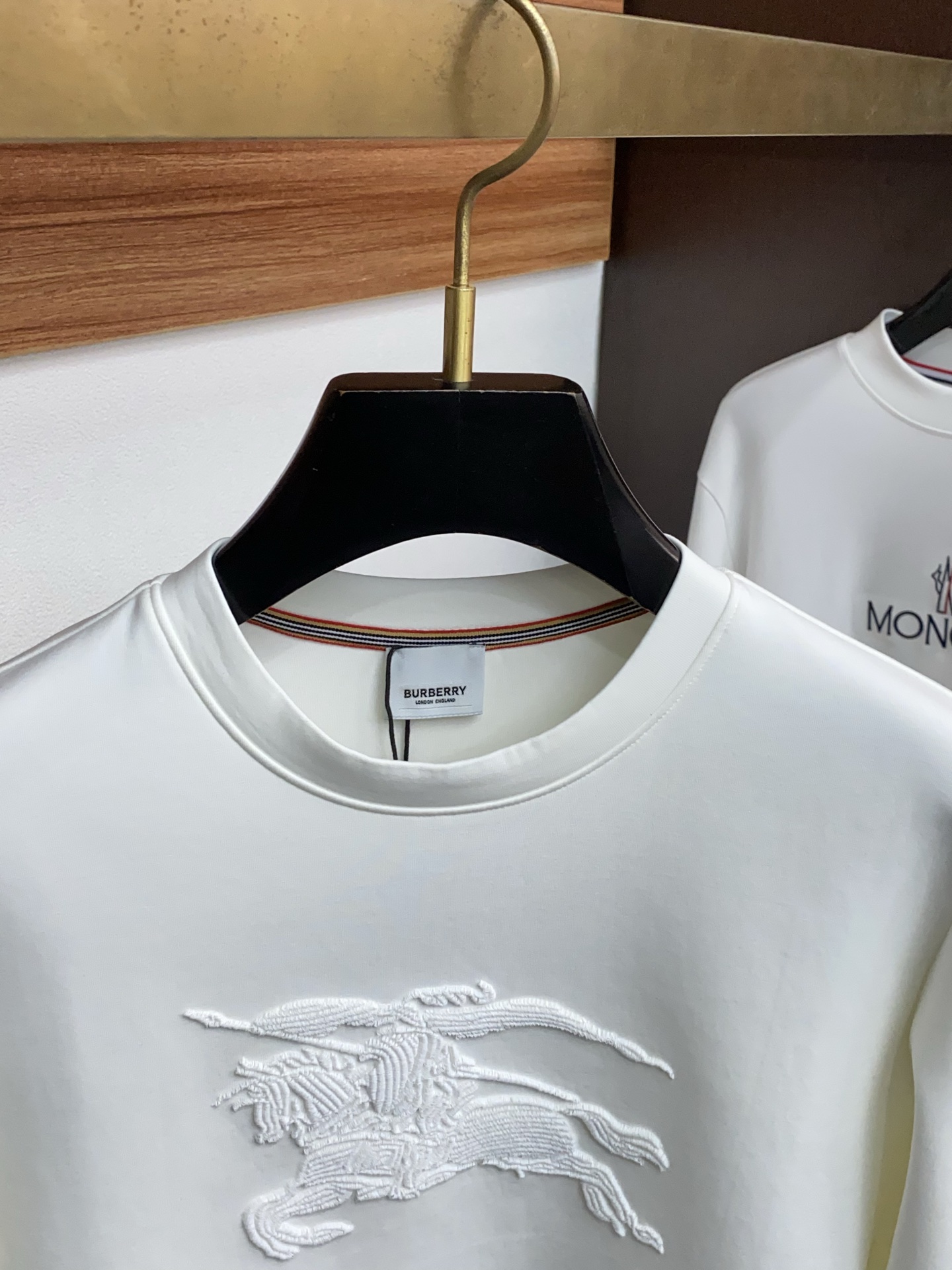 巴宝莉 男士高端简约圆领加厚空气棉长袖卫衣 ，香港洋行渠道货，纯正血统品质，25年秋冬 新款，经典王牌系