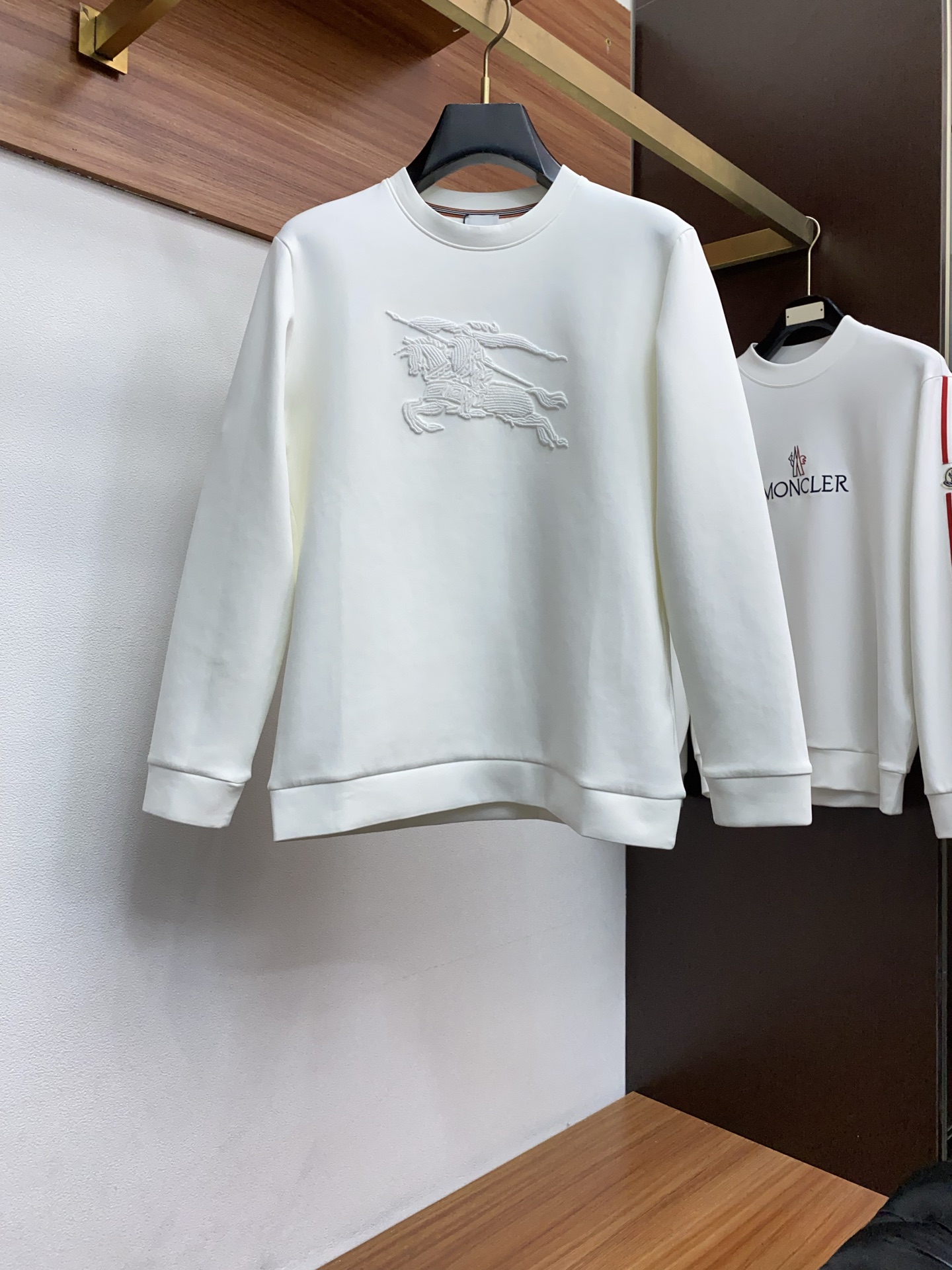 巴宝莉 男士高端简约圆领加厚空气棉长袖卫衣 ，香港洋行渠道货，纯正血统品质，25年秋冬 新款，经典王牌系