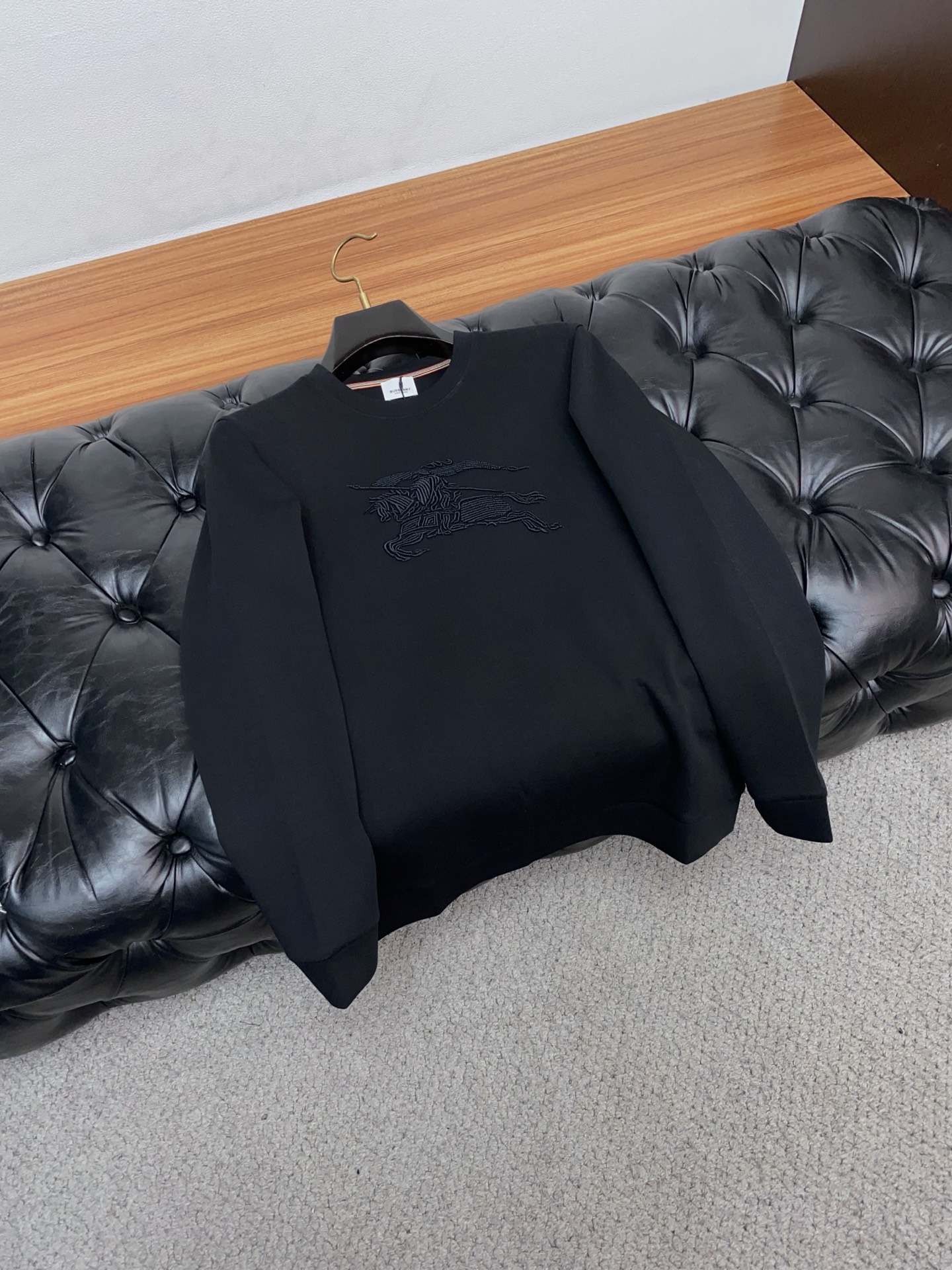 巴宝莉 男士高端简约圆领加厚空气棉长袖卫衣 ，香港洋行渠道货，纯正血统品质，25年秋冬 新款，经典王牌系