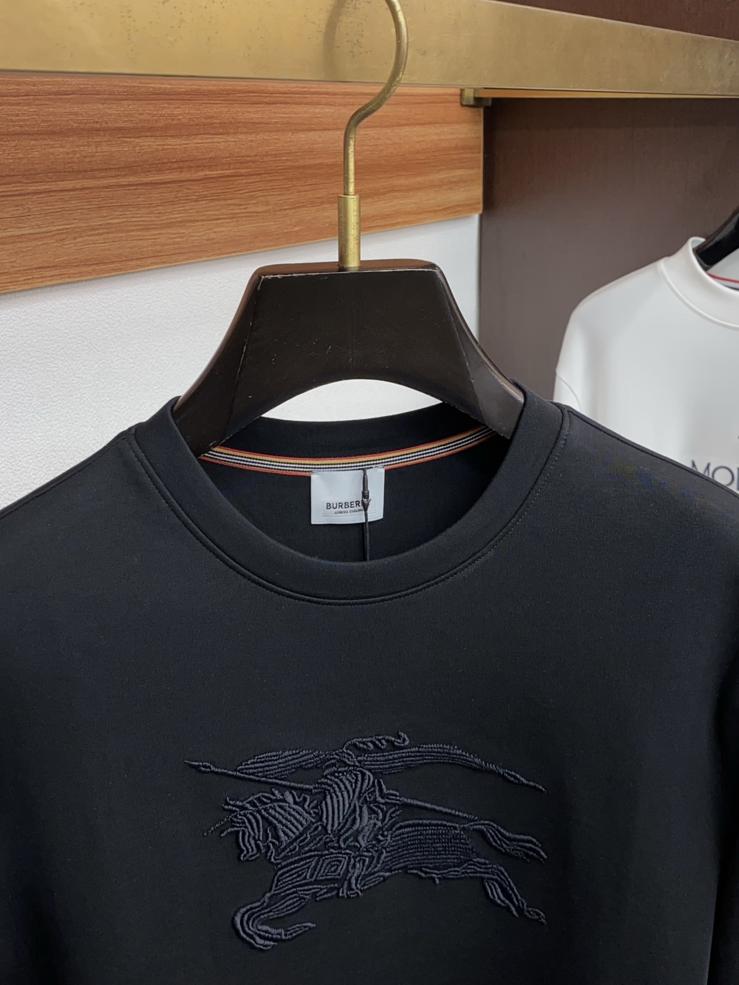 巴宝莉 男士高端简约圆领加厚空气棉长袖卫衣 ，香港洋行渠道货，纯正血统品质，25年秋冬 新款，经典王牌系