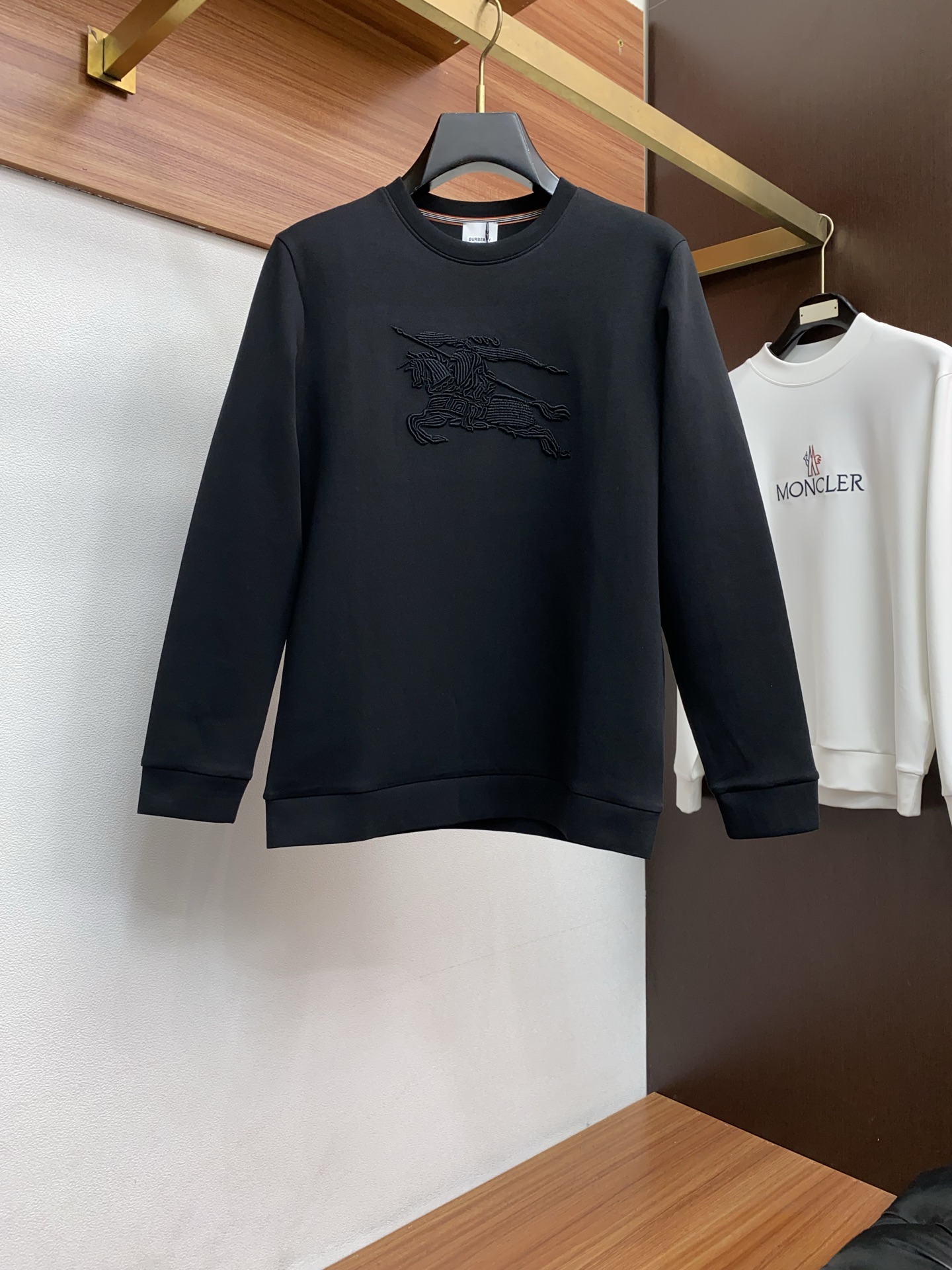 巴宝莉 男士高端简约圆领加厚空气棉长袖卫衣 ，香港洋行渠道货，纯正血统品质，25年秋冬 新款，经典王牌系