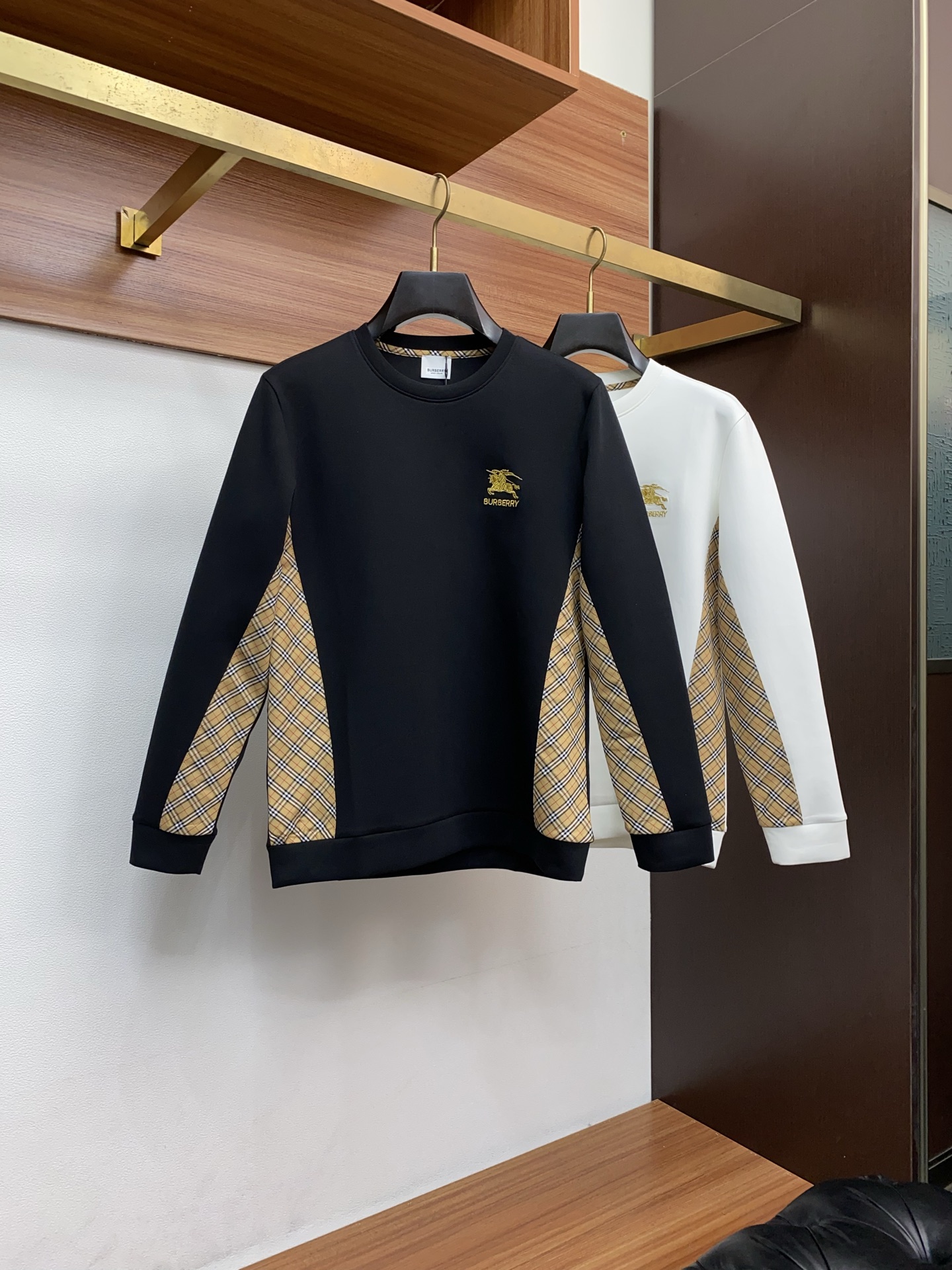 버버리 남성용 미니멀리스트 크루넥 코튼 긴팔 스웨트셔츠 P250 이미지 9