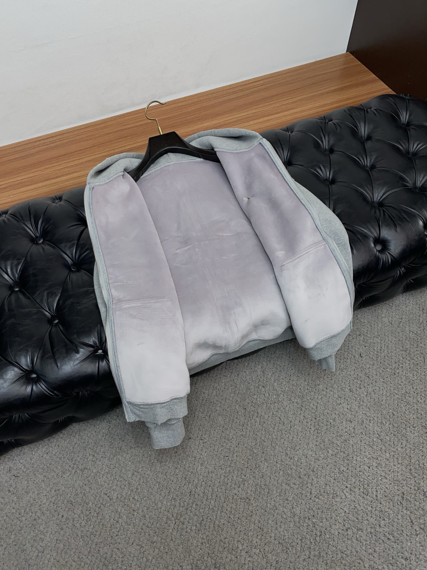 纪梵希 侧边拉链复合加绒面料烧花工艺卫衣颜色：黑色 浅灰尺码：S~XL(欧码偏大报身高体重下单)