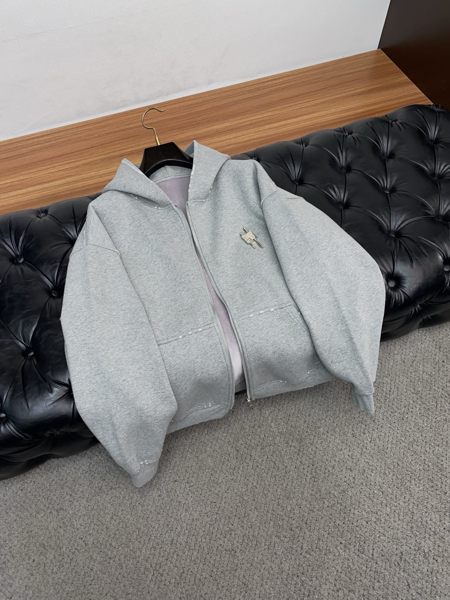 纪梵希 侧边拉链复合加绒面料烧花工艺卫衣颜色：黑色 浅灰尺码：S~XL(欧码偏大报身高体重下单)