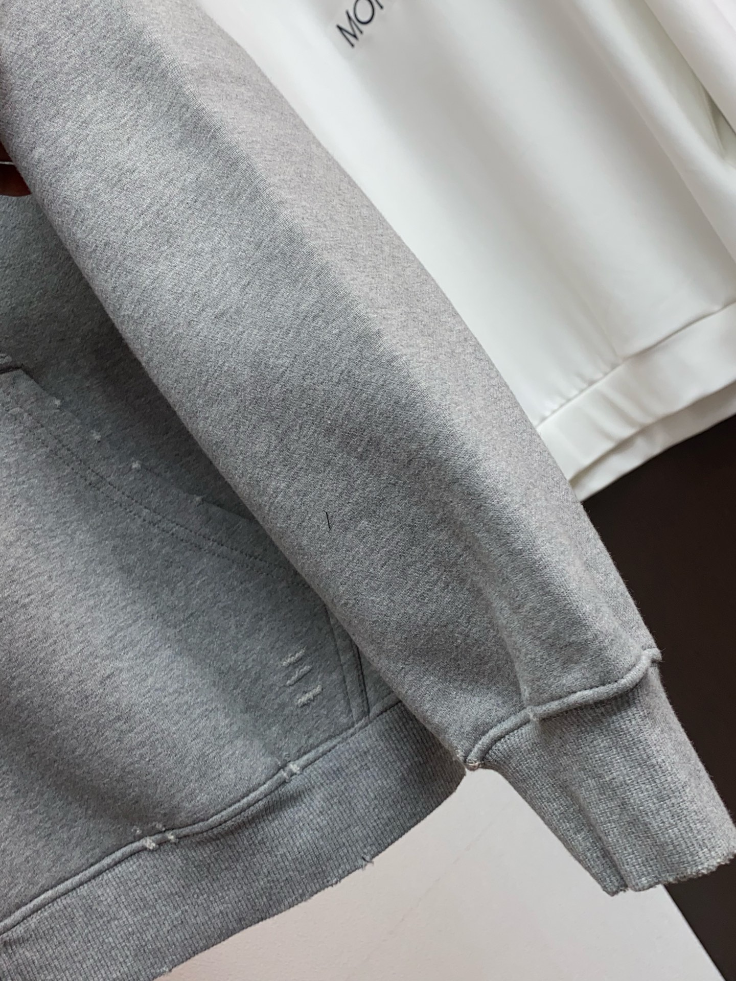 纪梵希 侧边拉链复合加绒面料烧花工艺卫衣颜色：黑色 浅灰尺码：S~XL(欧码偏大报身高体重下单)