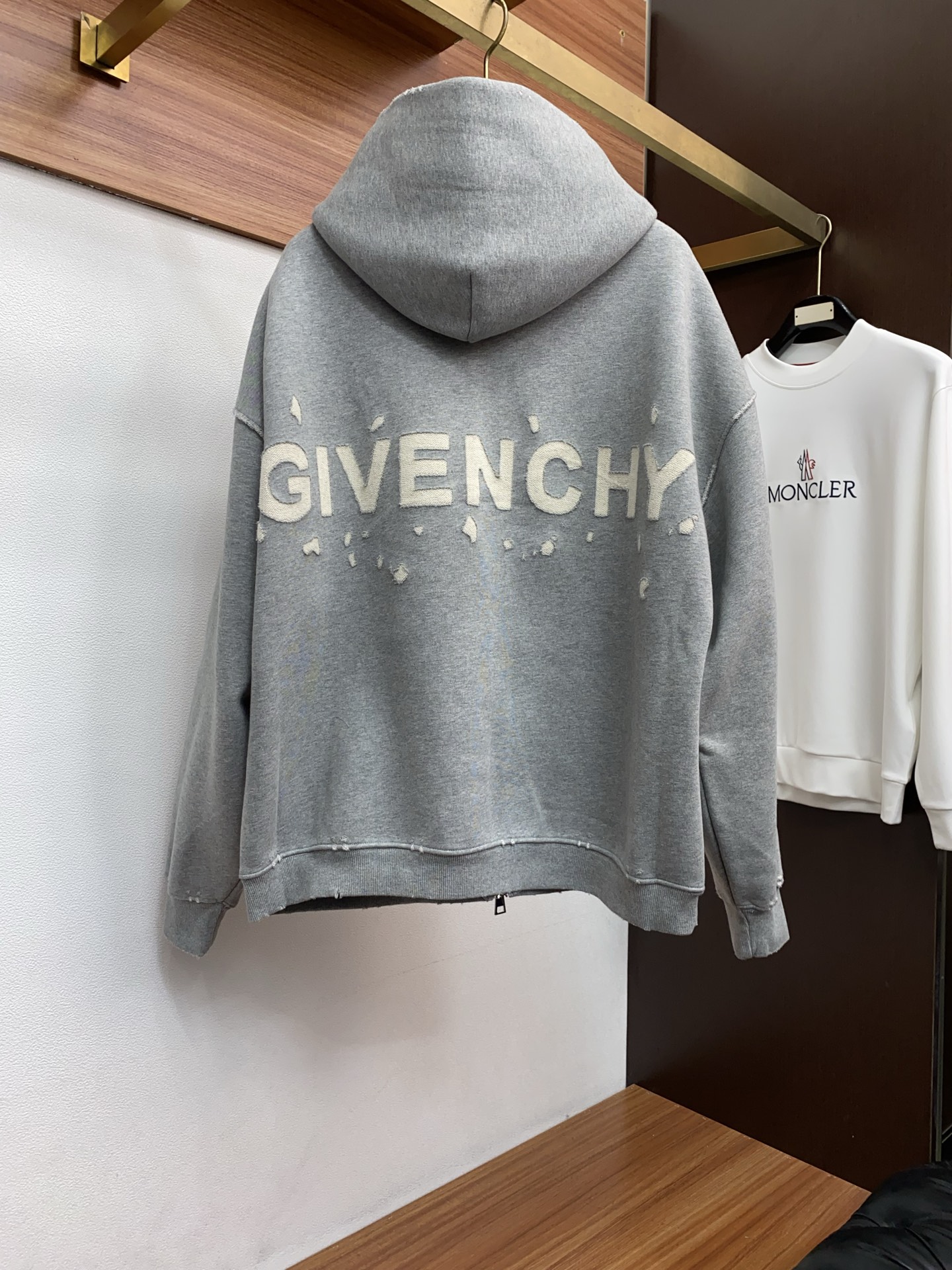 纪梵希 侧边拉链复合加绒面料烧花工艺卫衣颜色：黑色 浅灰尺码：S~XL(欧码偏大报身高体重下单)