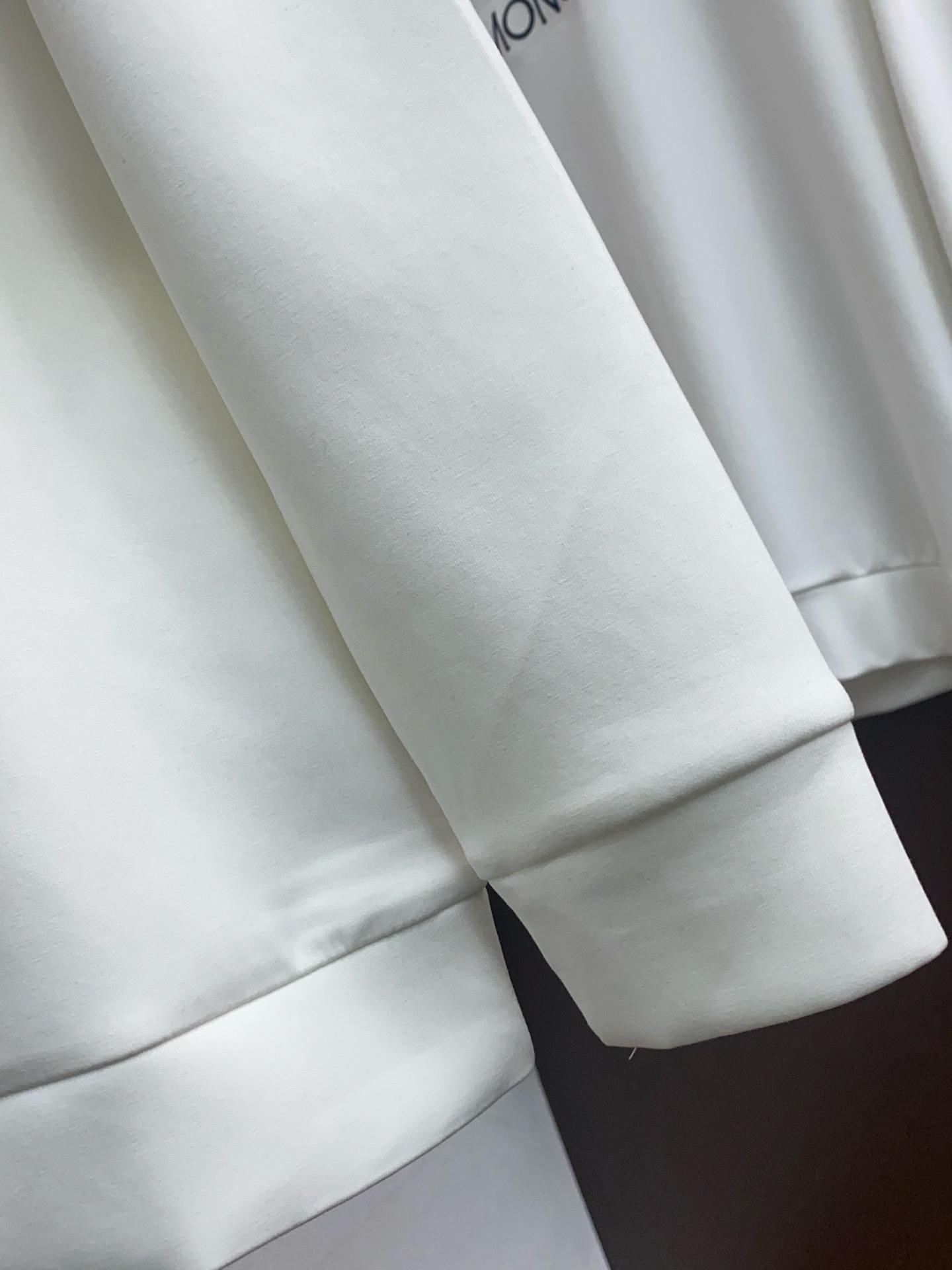 普拉达 男士高端简约圆领加厚空气棉长袖卫衣 ，香港洋行渠道货，纯正血统品质，25年秋冬 新款，经典王牌系