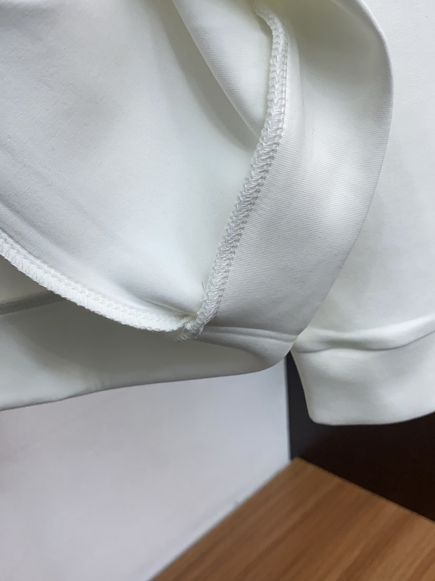 普拉达 男士高端简约圆领加厚空气棉长袖卫衣 ，香港洋行渠道货，纯正血统品质，25年秋冬 新款，经典王牌系