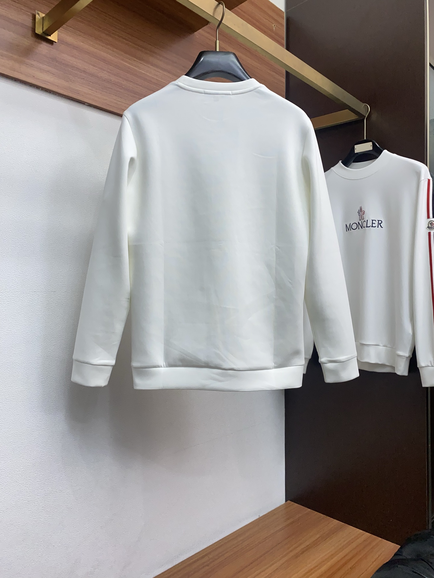 普拉达 男士高端简约圆领加厚空气棉长袖卫衣 ，香港洋行渠道货，纯正血统品质，25年秋冬 新款，经典王牌系