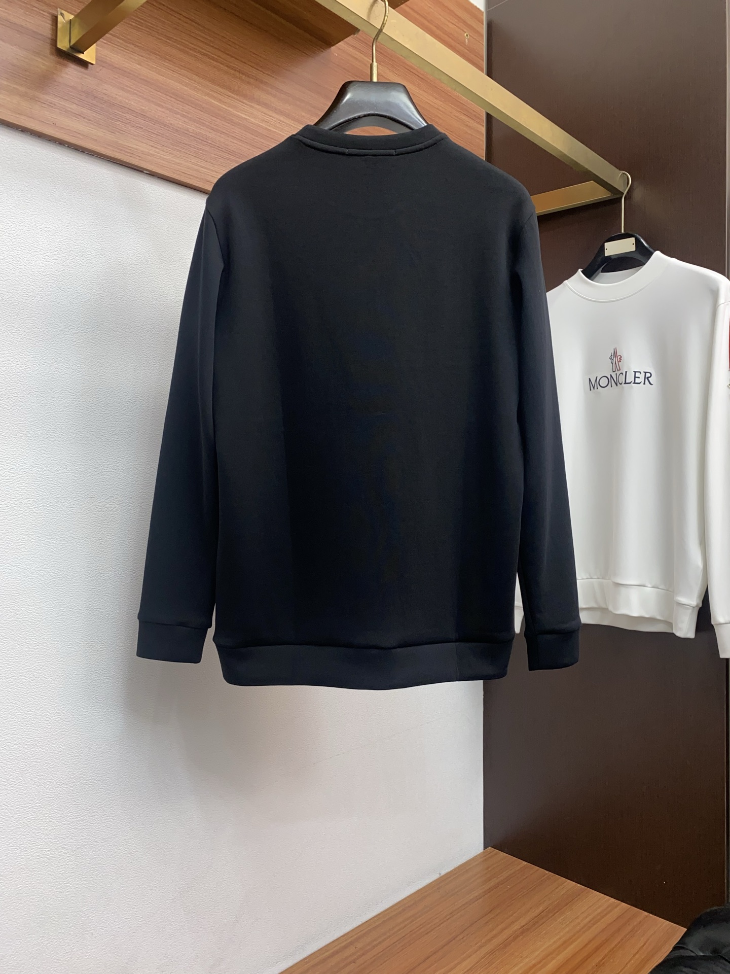 普拉达 男士高端简约圆领加厚空气棉长袖卫衣 ，香港洋行渠道货，纯正血统品质，25年秋冬 新款，经典王牌系