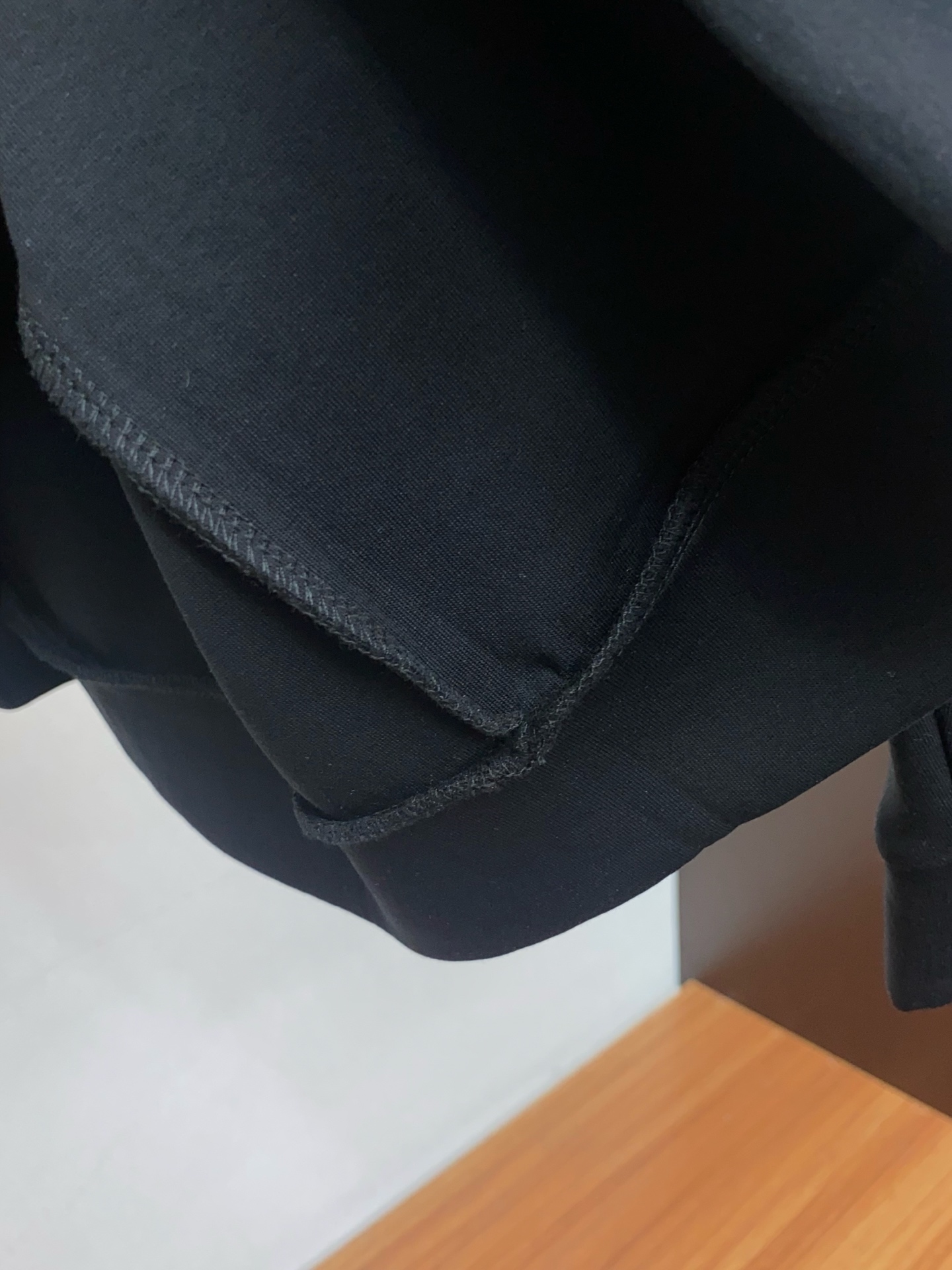 普拉达 男士高端简约圆领加厚空气棉长袖卫衣 ，香港洋行渠道货，纯正血统品质，25年秋冬 新款，经典王牌系