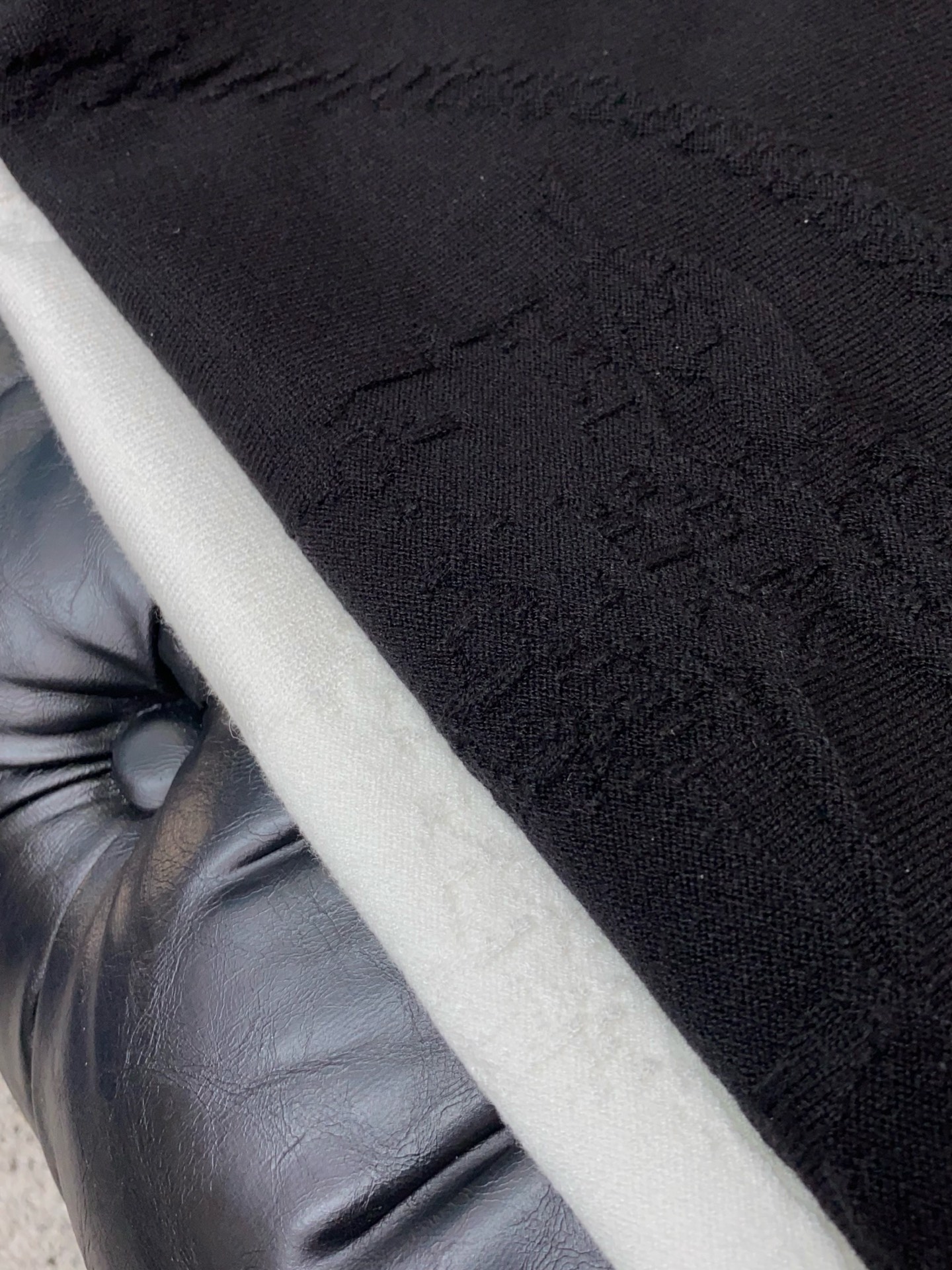 巴宝莉 2025官网秋冬季最新款圆领毛衣，专柜同步在售爆款！特供羊毛混纺面料.手感舒适.可直接接触皮肤，