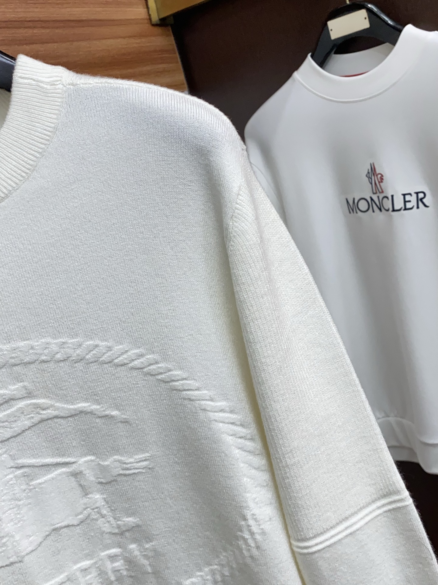 巴宝莉 2025官网秋冬季最新款圆领毛衣，专柜同步在售爆款！特供羊毛混纺面料.手感舒适.可直接接触皮肤，