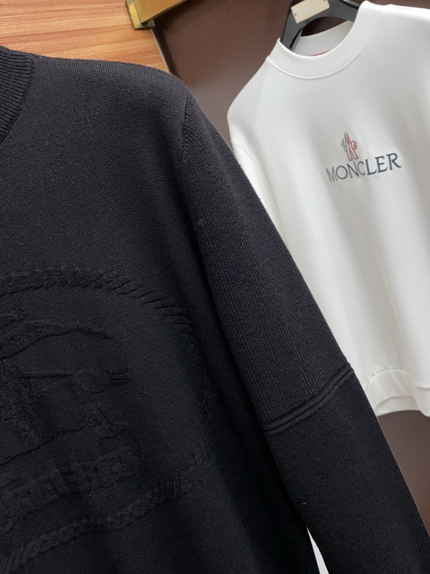 巴宝莉 2025官网秋冬季最新款圆领毛衣，专柜同步在售爆款！特供羊毛混纺面料.手感舒适.可直接接触皮肤，