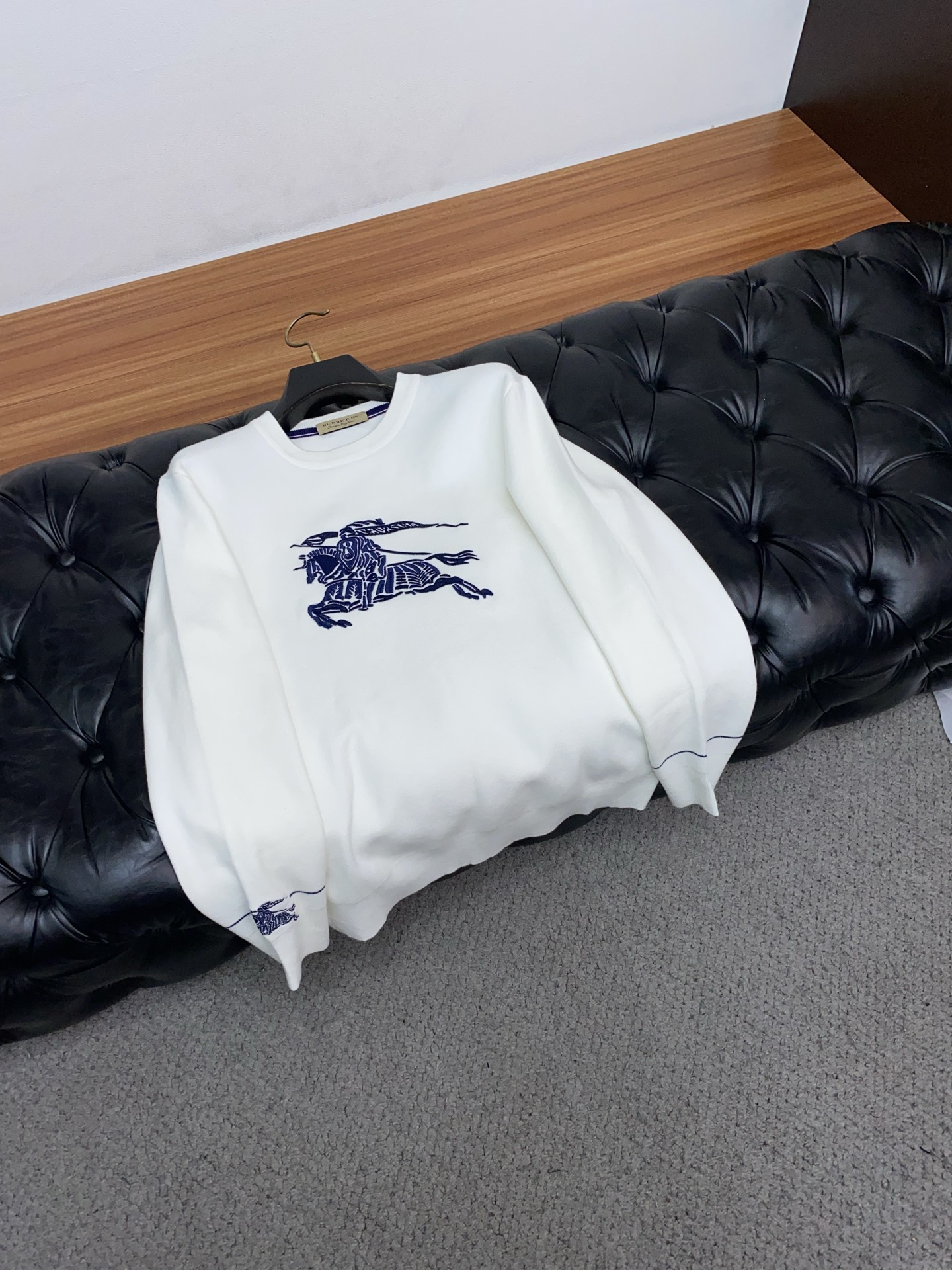 巴宝莉 2025官网秋冬季最新款圆领毛衣，专柜同步在售爆款！特供羊毛混纺面料.手感舒适.可直接接触皮肤，