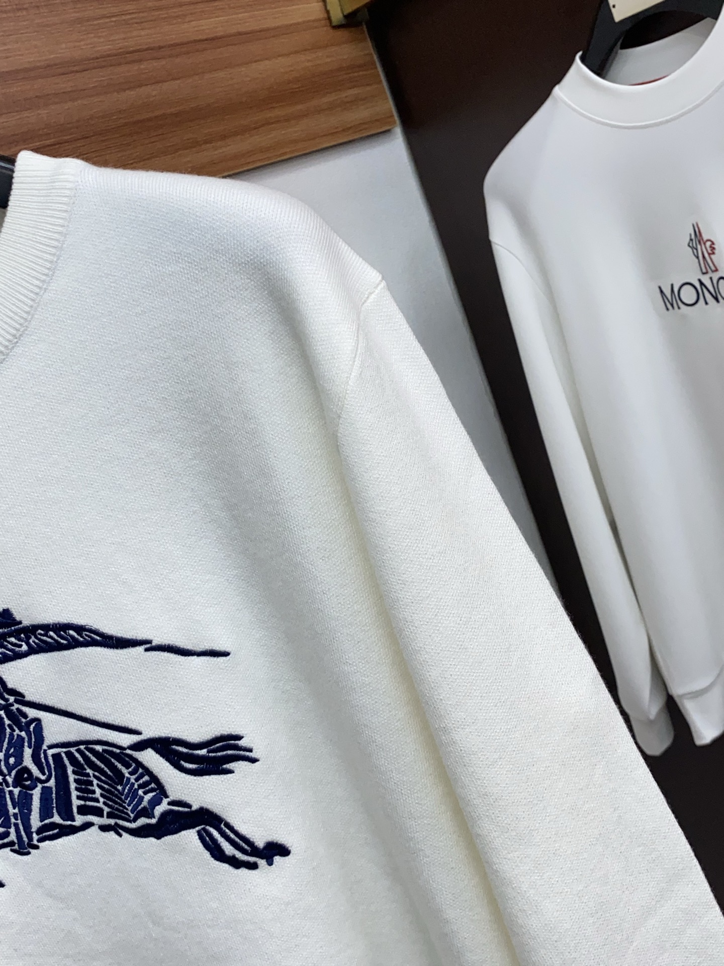 巴宝莉 2025官网秋冬季最新款圆领毛衣，专柜同步在售爆款！特供羊毛混纺面料.手感舒适.可直接接触皮肤，