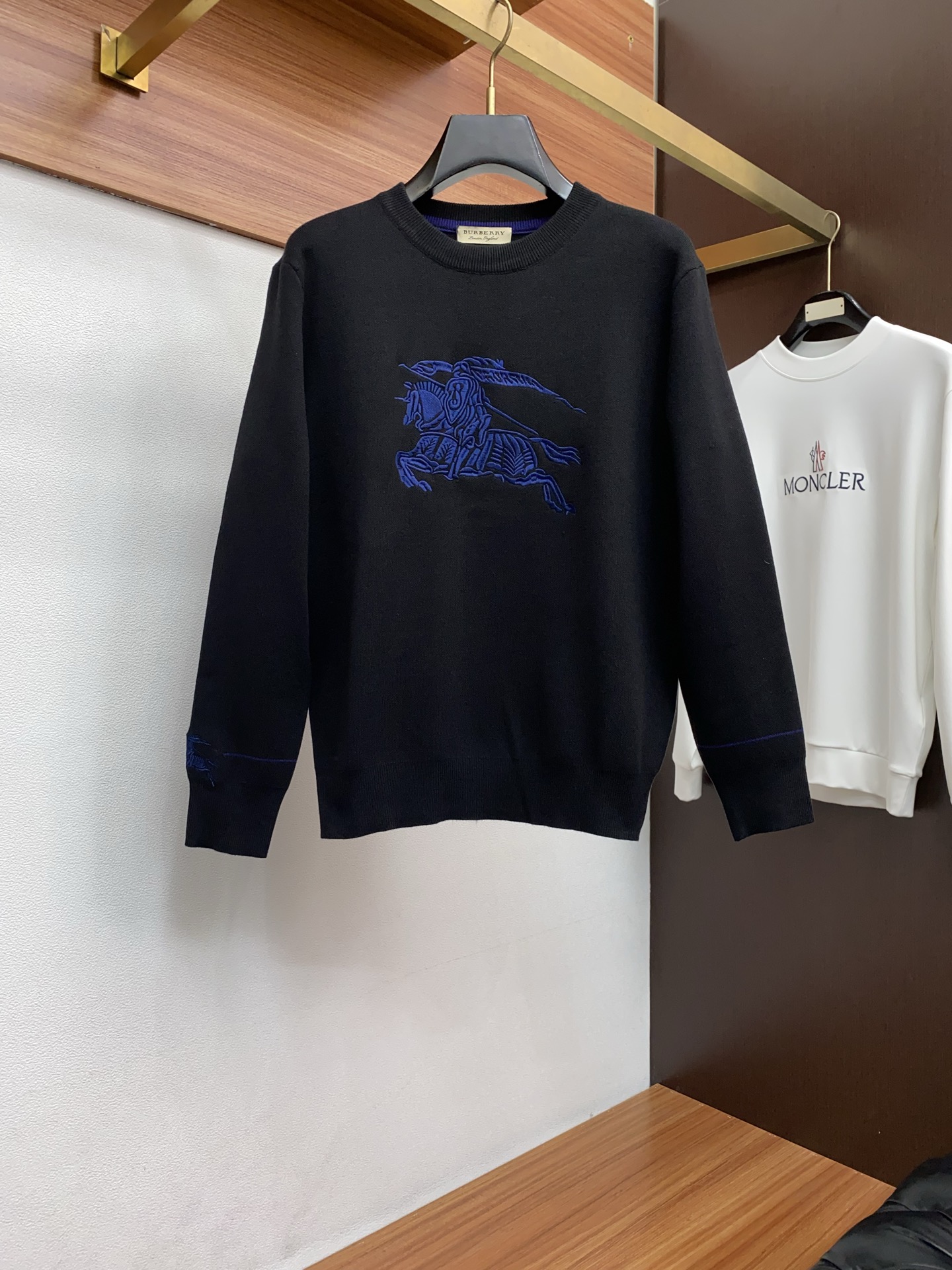 巴宝莉 2025官网秋冬季最新款圆领毛衣，专柜同步在售爆款！特供羊毛混纺面料.手感舒适.可直接接触皮肤，