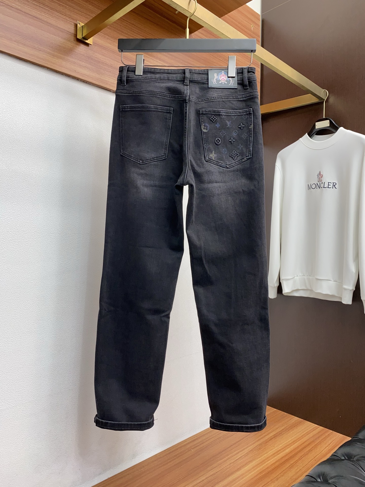 1v路易威登 25新款 市场独家订制进口丹宁牛仔裤稀缺面料 超级舒服 工艺复杂四季款牛仔裤 针织牛从做旧