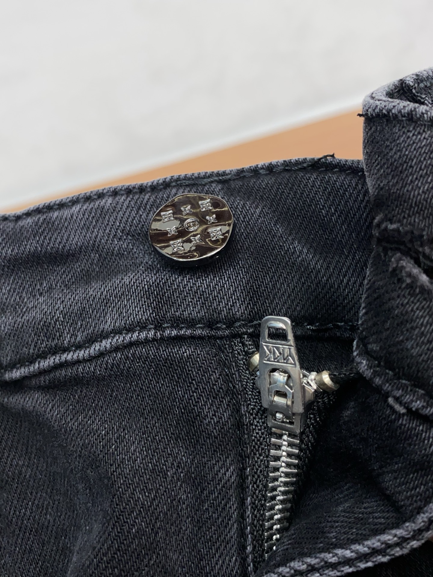 1v路易威登 25新款 市场独家订制进口丹宁牛仔裤稀缺面料 超级舒服 工艺复杂四季款牛仔裤 针织牛从做旧