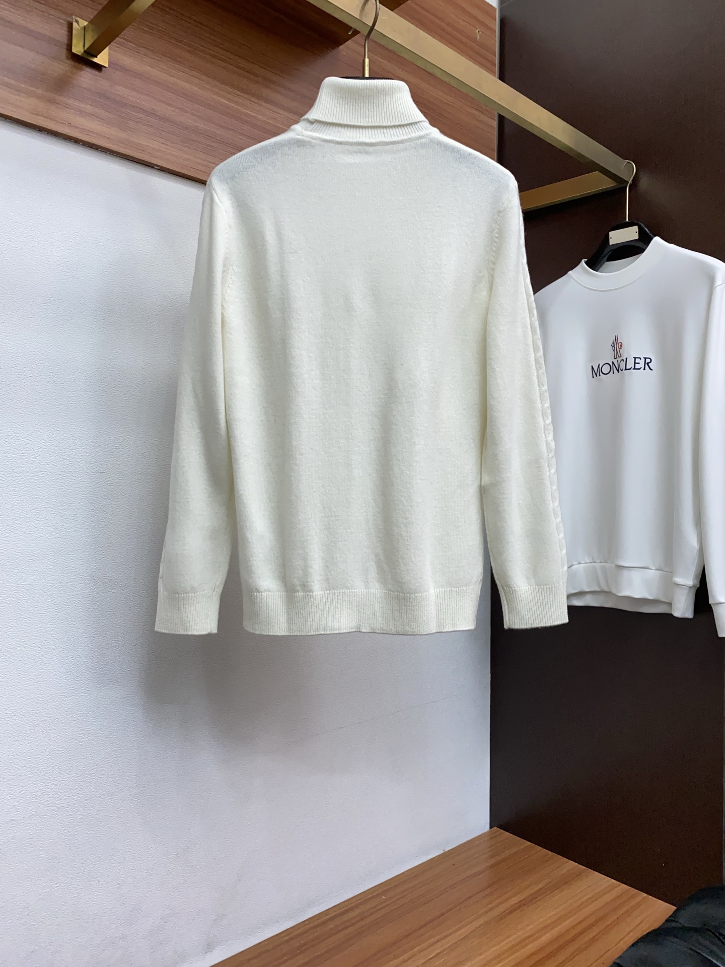 P275 爱马仕 2025官网秋冬季最新款高领毛衣，专柜同步在售爆款！羊绒面料.手感舒适.可直接接触皮肤，细节凸显大牌时尚魅力.精致做工.立体裁剪风格.穿着效果无敌帅气！三标齐全！码数：M-3xL