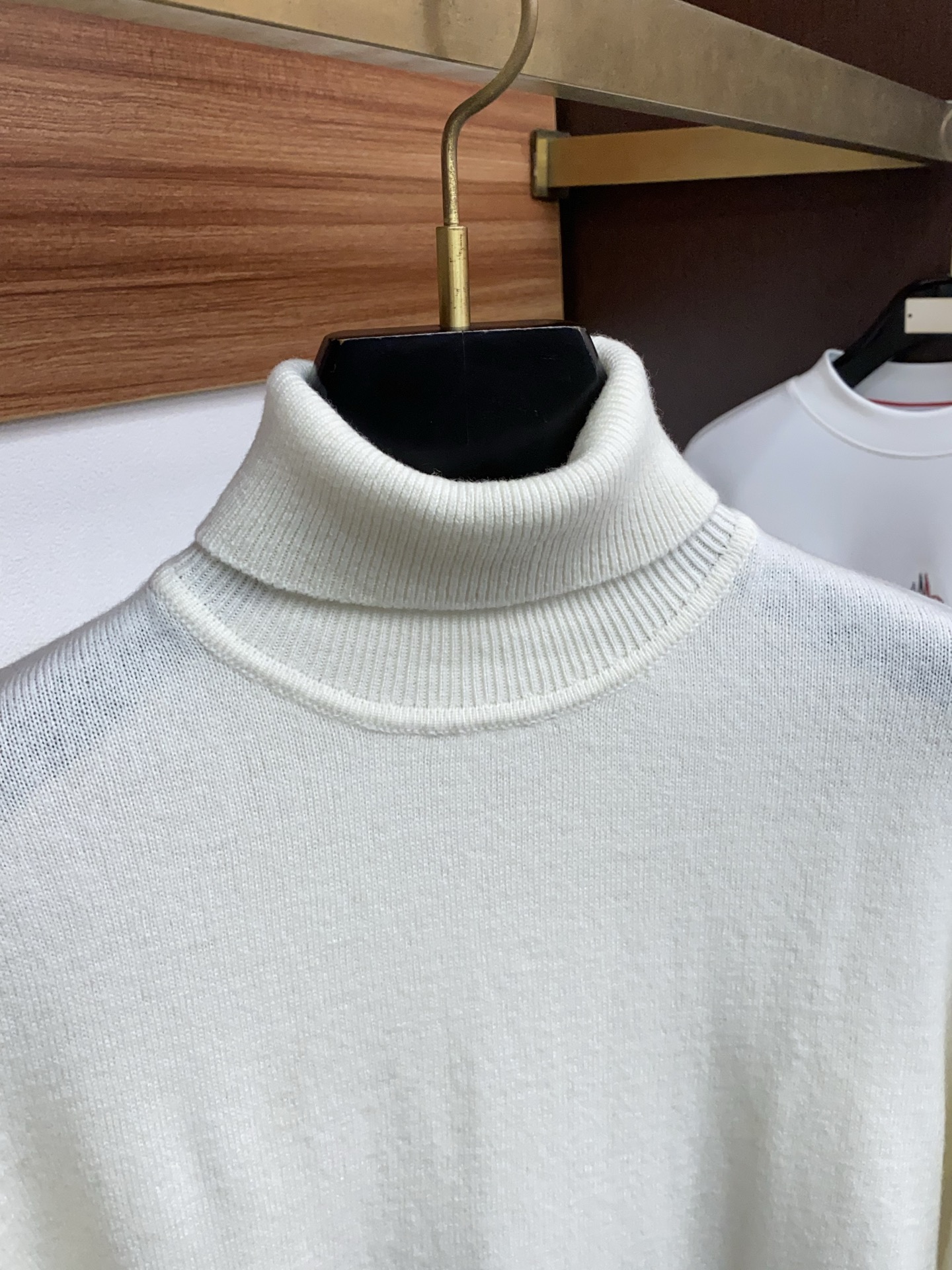 P275 爱马仕 2025官网秋冬季最新款高领毛衣，专柜同步在售爆款！羊绒面料.手感舒适.可直接接触皮肤，细节凸显大牌时尚魅力.精致做工.立体裁剪风格.穿着效果无敌帅气！三标齐全！码数：M-3xL